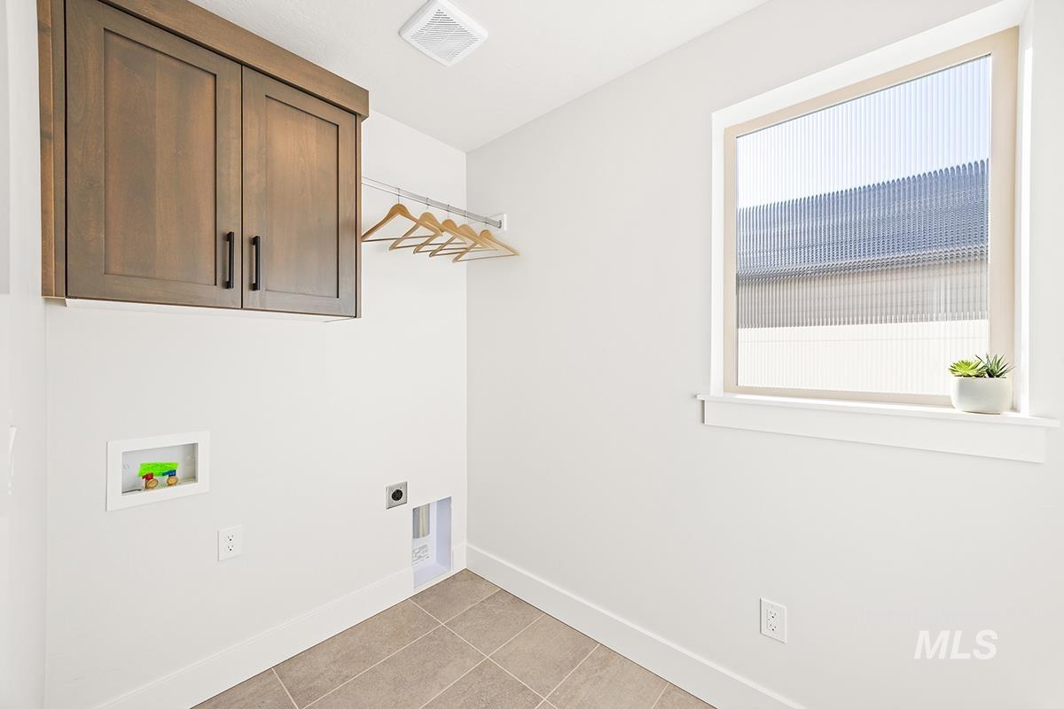 7077 S Cascabel Lane, Meridian, Idaho 83642, 3 Bedrooms, 2 Bathrooms, Residential For Sale, Price $513,800,MLS 98981933