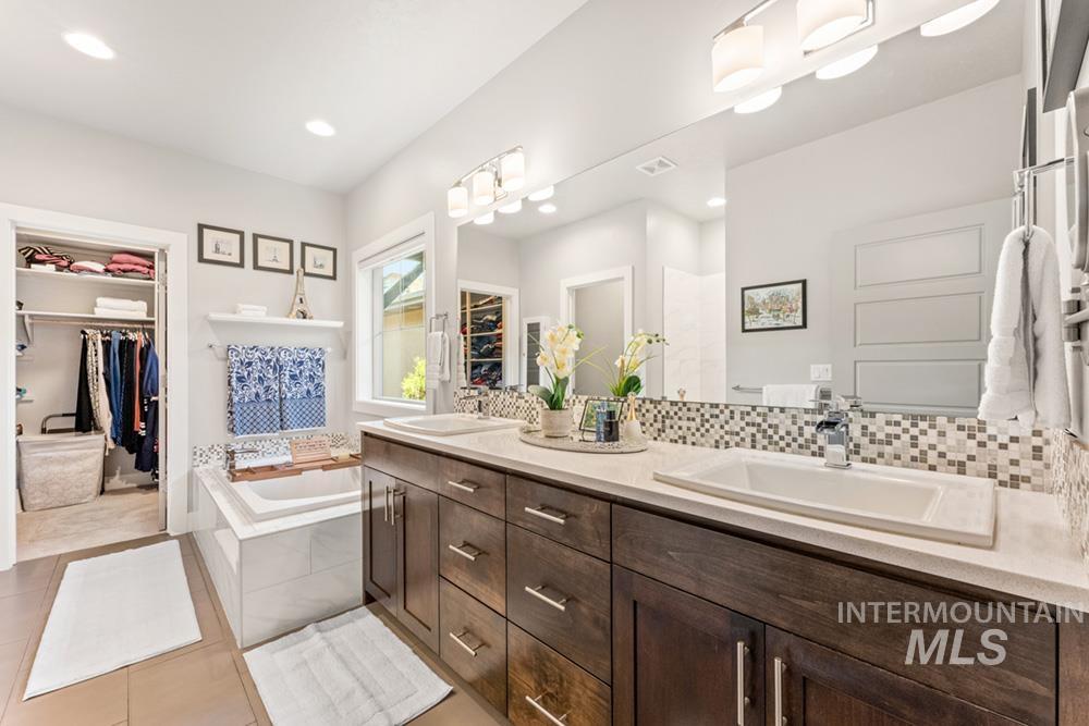 5707 W Hidden Springs Dr, Boise, Idaho 83714, 4 Bedrooms, 3.5 Bathrooms, Residential For Sale, Price $690,000,MLS 98981939