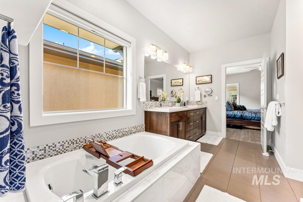 5707 W Hidden Springs Dr, Boise, Idaho 83714, 4 Bedrooms, 3.5 Bathrooms, Residential For Sale, Price $690,000,MLS 98981939