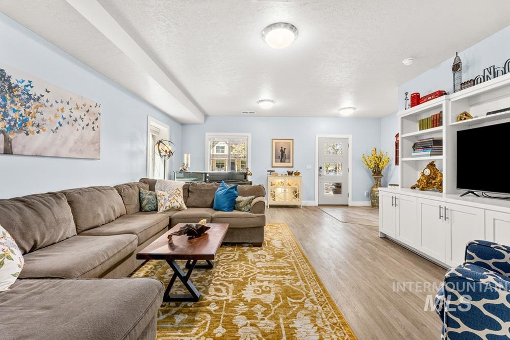 5707 W Hidden Springs Dr, Boise, Idaho 83714, 4 Bedrooms, 3.5 Bathrooms, Residential For Sale, Price $690,000,MLS 98981939