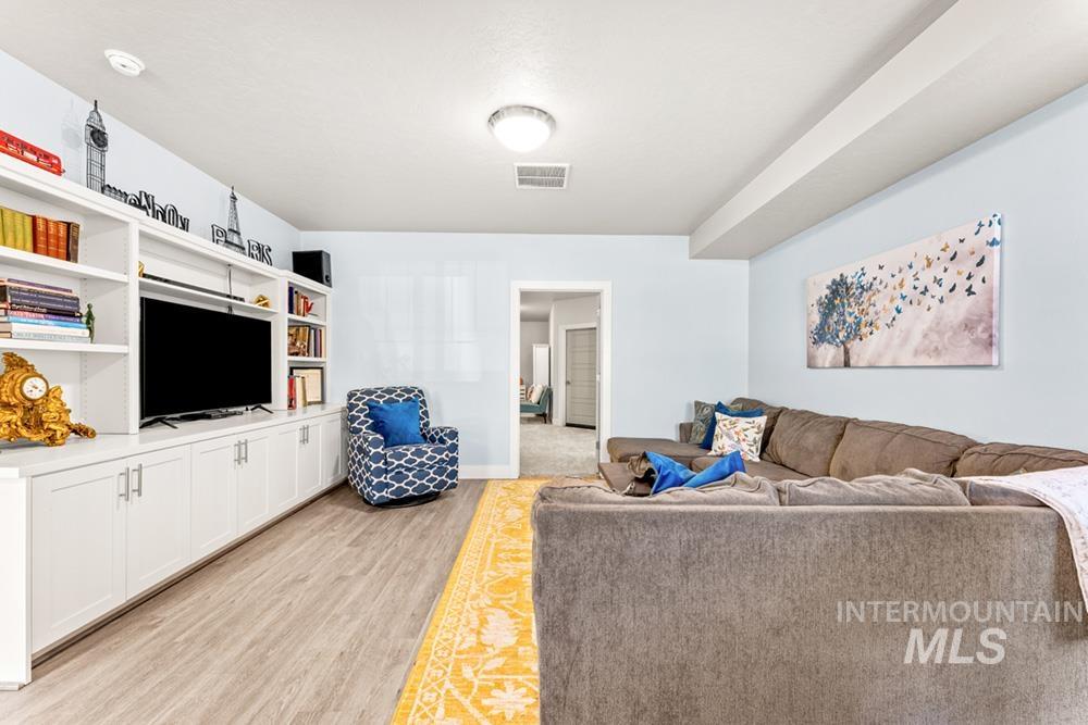 5707 W Hidden Springs Dr, Boise, Idaho 83714, 4 Bedrooms, 3.5 Bathrooms, Residential For Sale, Price $690,000,MLS 98981939