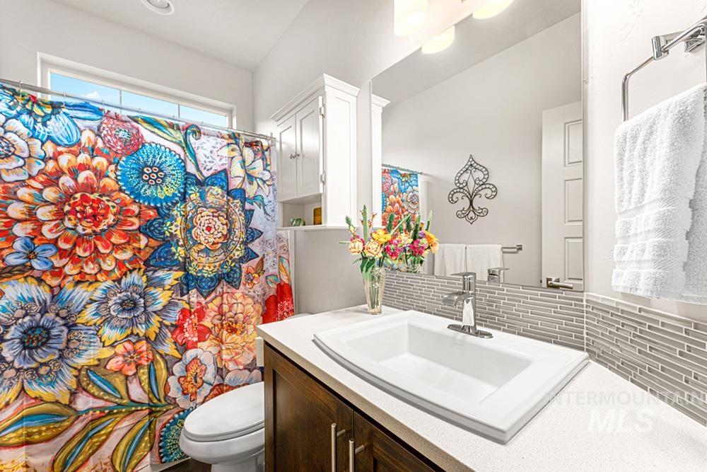 5707 W Hidden Springs Dr, Boise, Idaho 83714, 4 Bedrooms, 3.5 Bathrooms, Residential For Sale, Price $690,000,MLS 98981939