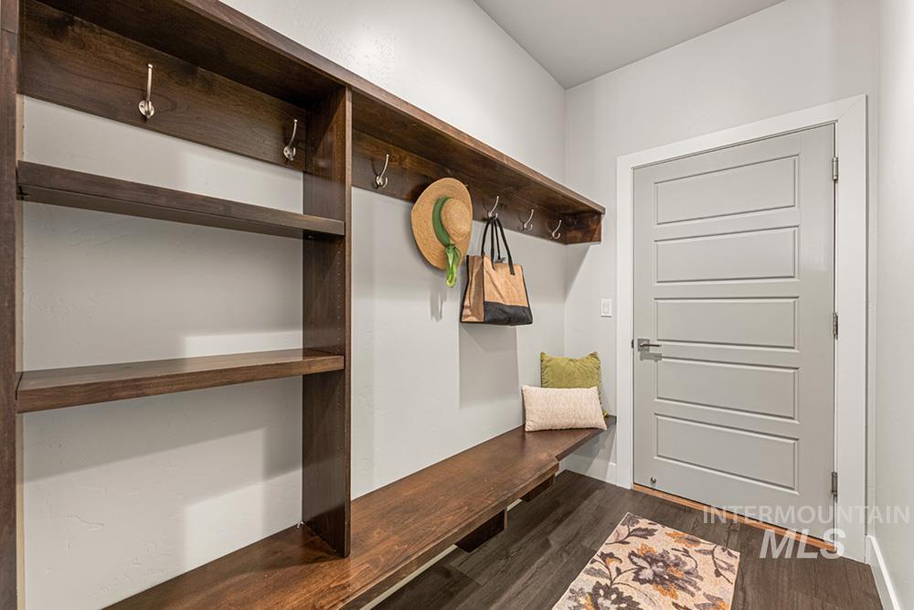 5707 W Hidden Springs Dr, Boise, Idaho 83714, 4 Bedrooms, 3.5 Bathrooms, Residential For Sale, Price $690,000,MLS 98981939