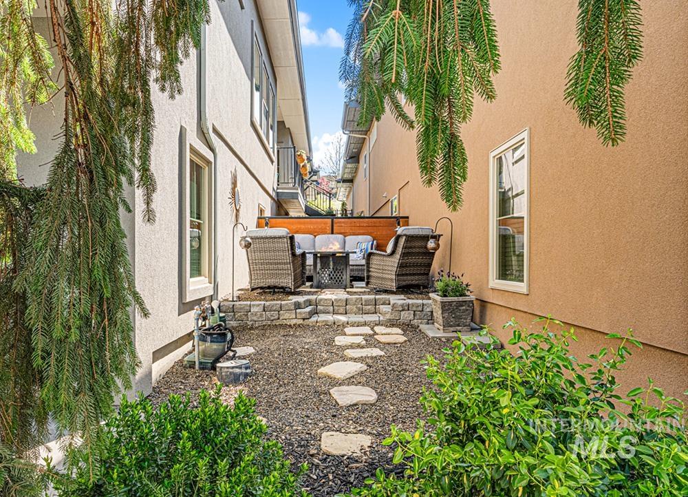 5707 W Hidden Springs Dr, Boise, Idaho 83714, 4 Bedrooms, 3.5 Bathrooms, Residential For Sale, Price $690,000,MLS 98981939