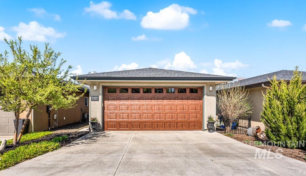 5707 W Hidden Springs Dr, Boise, Idaho 83714, 4 Bedrooms, 3.5 Bathrooms, Residential For Sale, Price $690,000,MLS 98981939