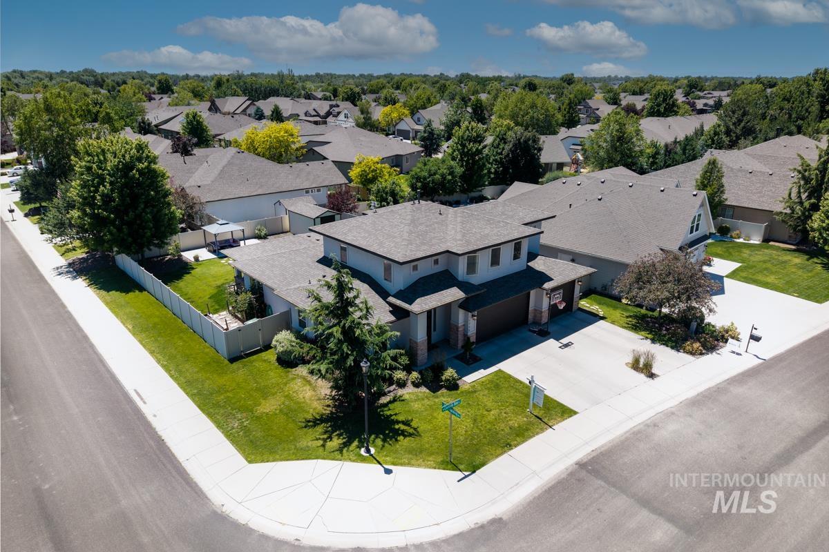 11735 W Carlisle Bay Dr, Star, Idaho 83669, 4 Bedrooms, 2.5 Bathrooms, Residential For Sale, Price $749,900,MLS 98981942