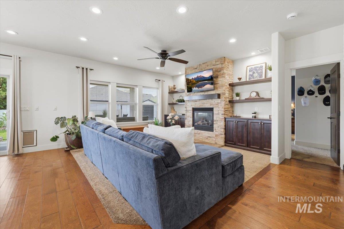 11735 W Carlisle Bay Dr, Star, Idaho 83669, 4 Bedrooms, 2.5 Bathrooms, Residential For Sale, Price $749,900,MLS 98981942