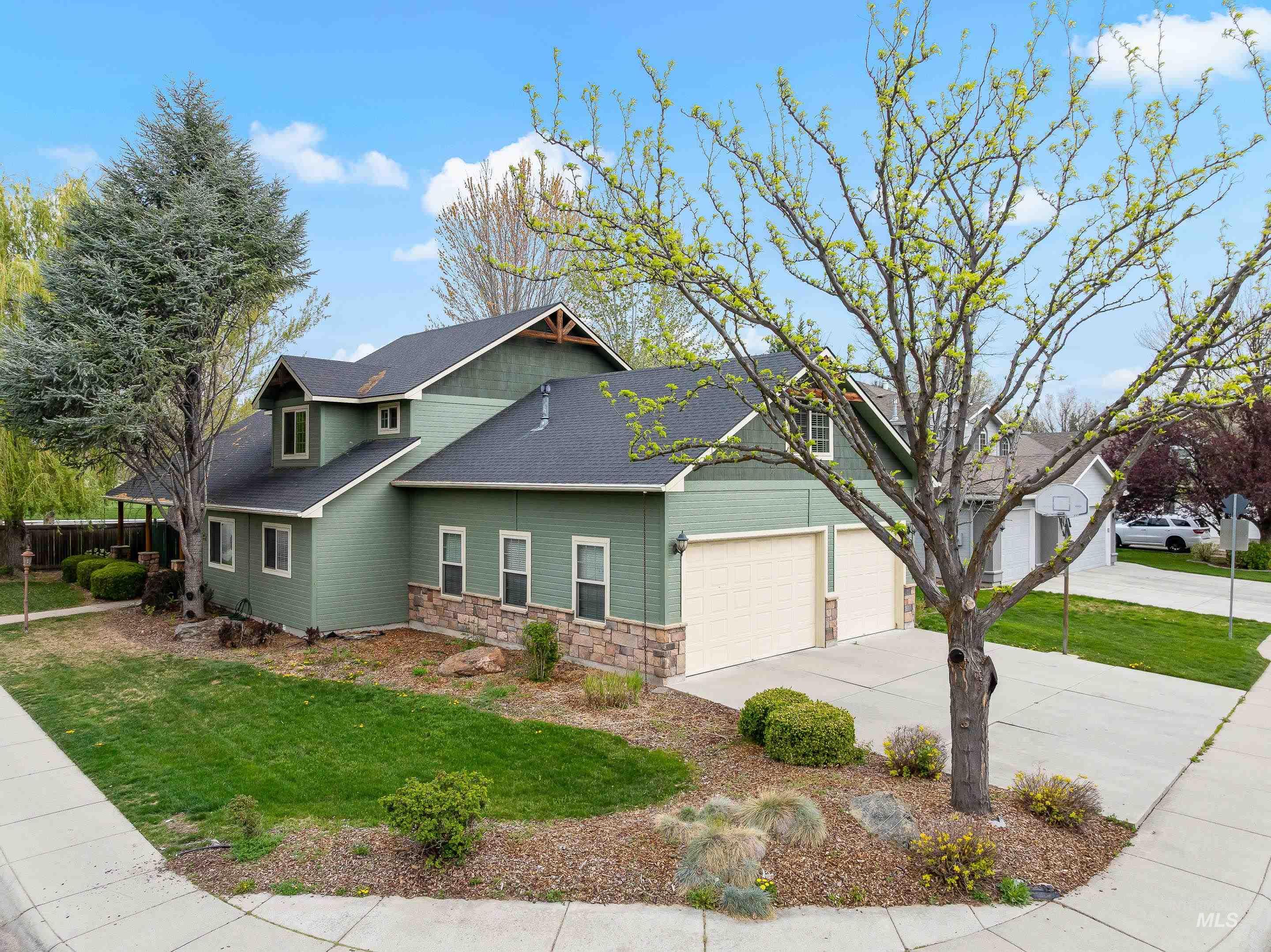 4394 N Colonial Park Way, Boise, Idaho 83713-1936, 4 Bedrooms, 2.5 Bathrooms, Residential For Sale, Price $634,900,MLS 98981956