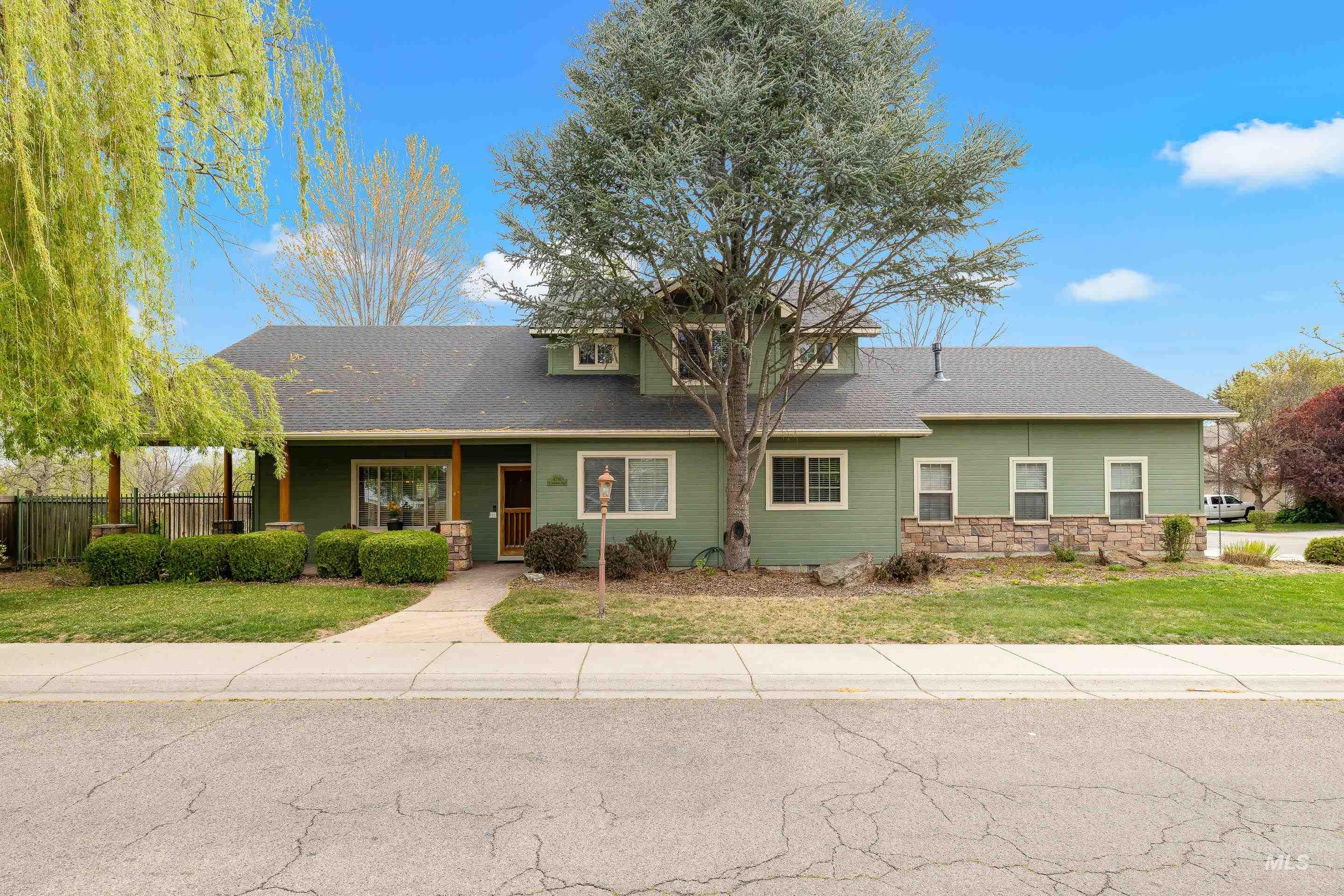 4394 N Colonial Park Way, Boise, Idaho 83713-1936, 4 Bedrooms, 2.5 Bathrooms, Residential For Sale, Price $634,900,MLS 98981956