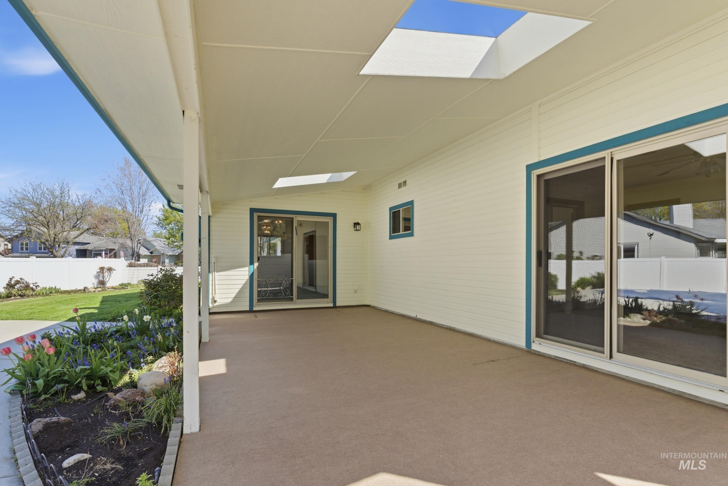 9917 W Whirlaway, Boise, Idaho 83704, 3 Bedrooms, 2 Bathrooms, Residential For Sale, Price $555,000,MLS 98981964