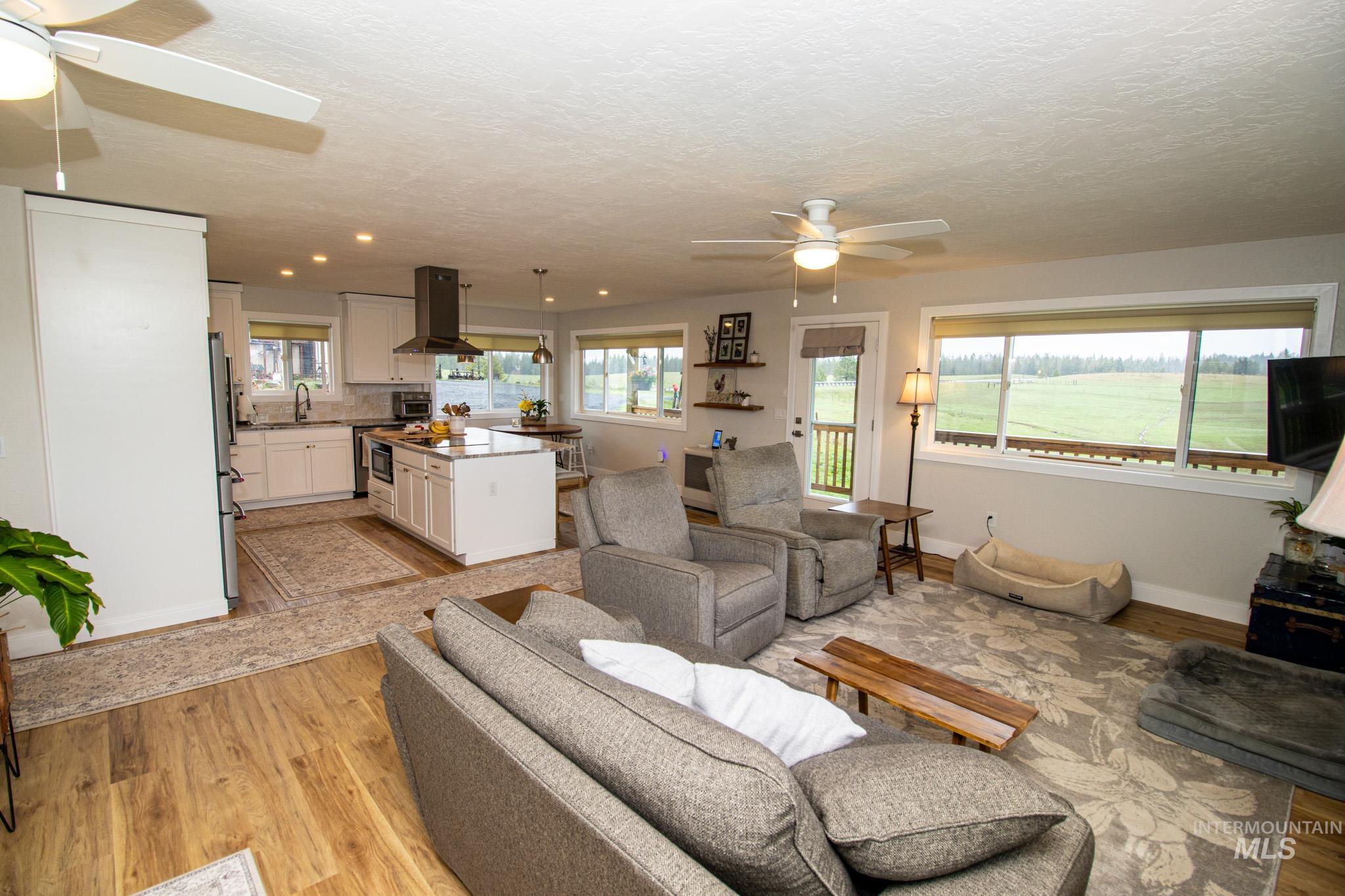 5404 Freeman Creek Rd, Lenore, Idaho 83541, 3 Bedrooms, 3 Bathrooms, Residential For Sale, Price $939,000, 98981990