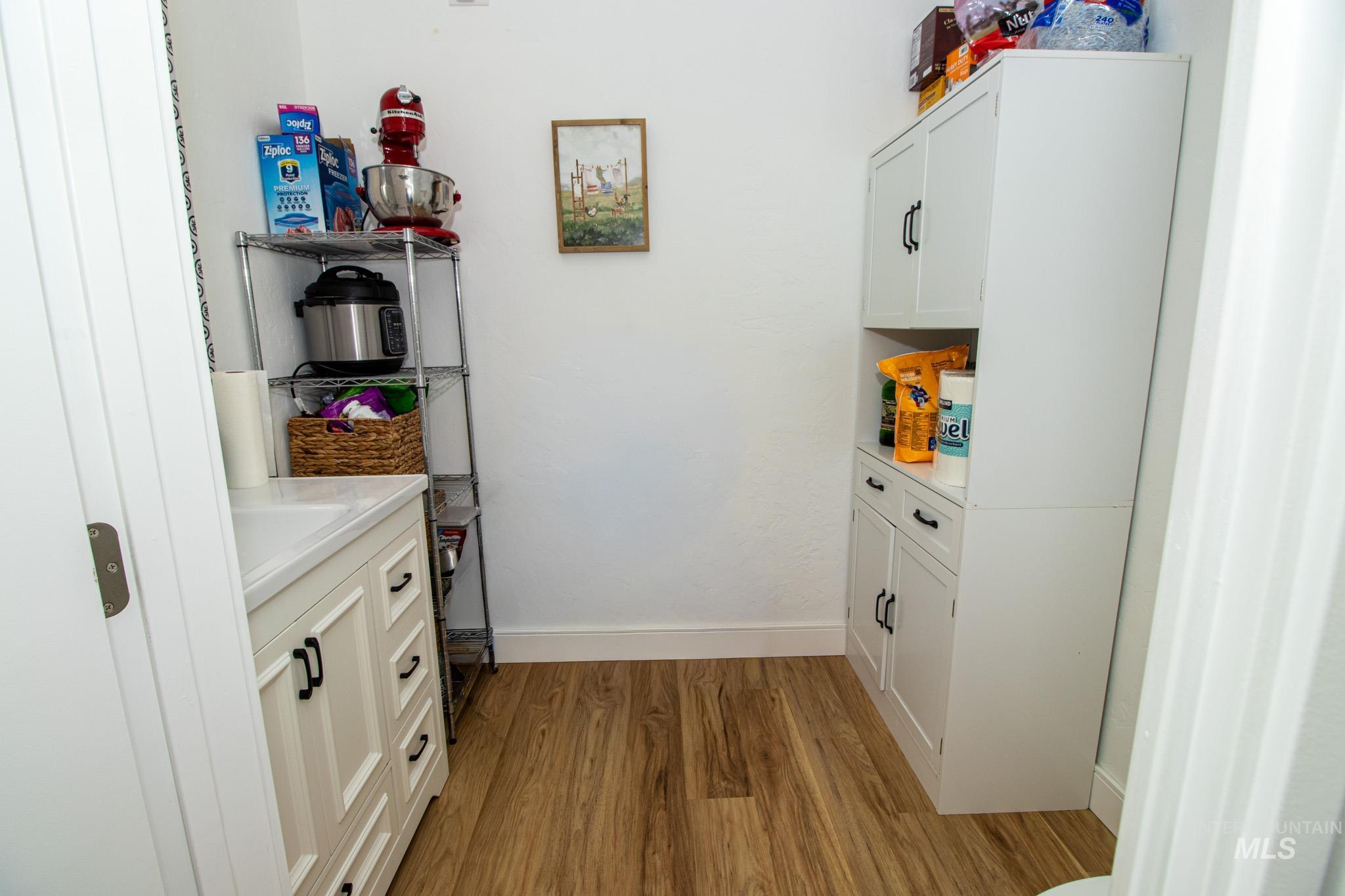 5404 Freeman Creek Rd, Lenore, Idaho 83541, 3 Bedrooms, 3 Bathrooms, Residential For Sale, Price $949,000, 98981990