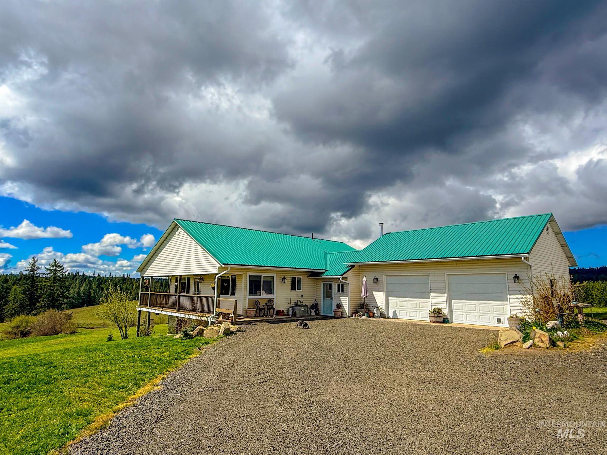 5404 Freeman Creek Rd, Lenore, Idaho 83541, 3 Bedrooms, 3 Bathrooms, Residential For Sale, Price $939,000, 98981990