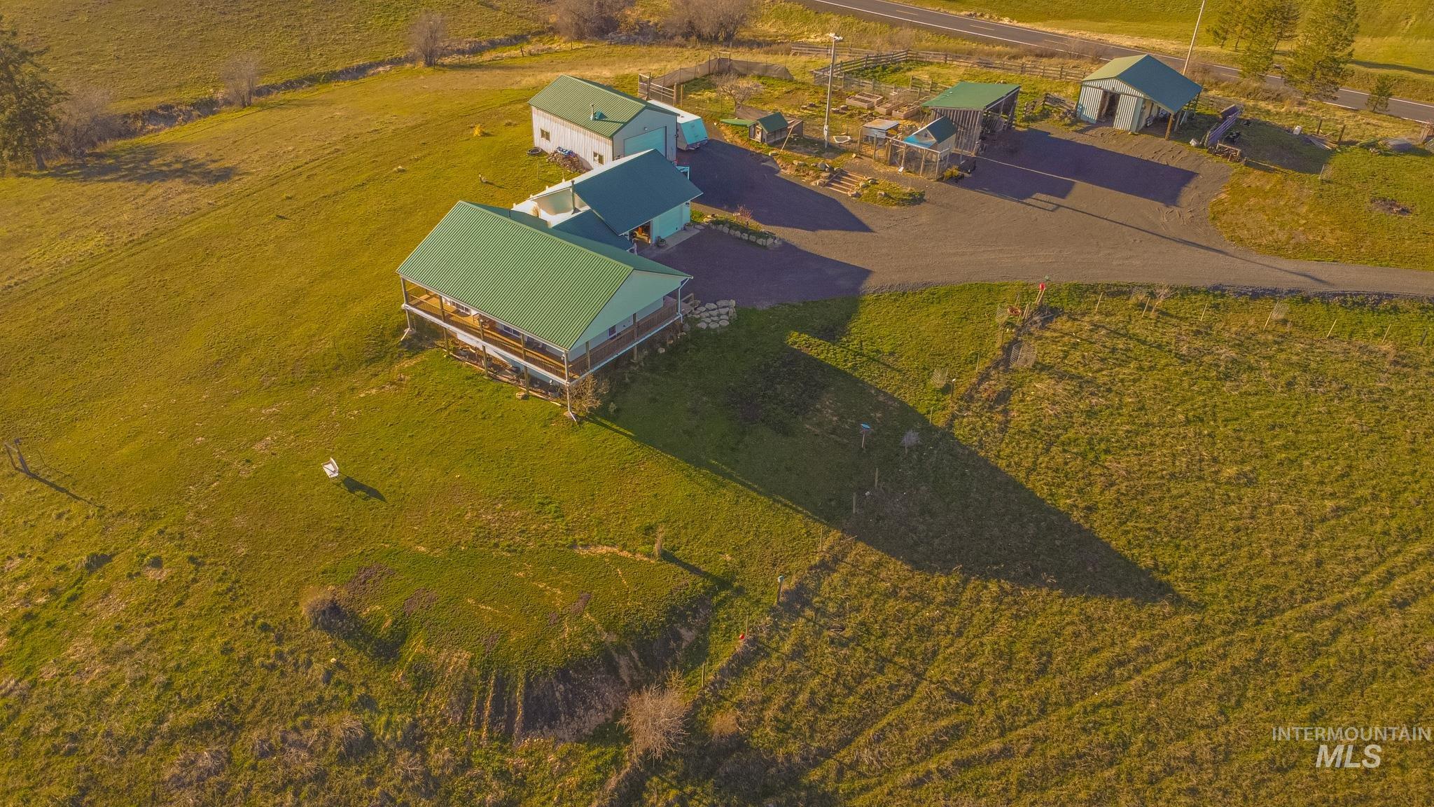 5404 Freeman Creek Rd, Lenore, Idaho 83541, 3 Bedrooms, 3 Bathrooms, Residential For Sale, Price $939,000, 98981990
