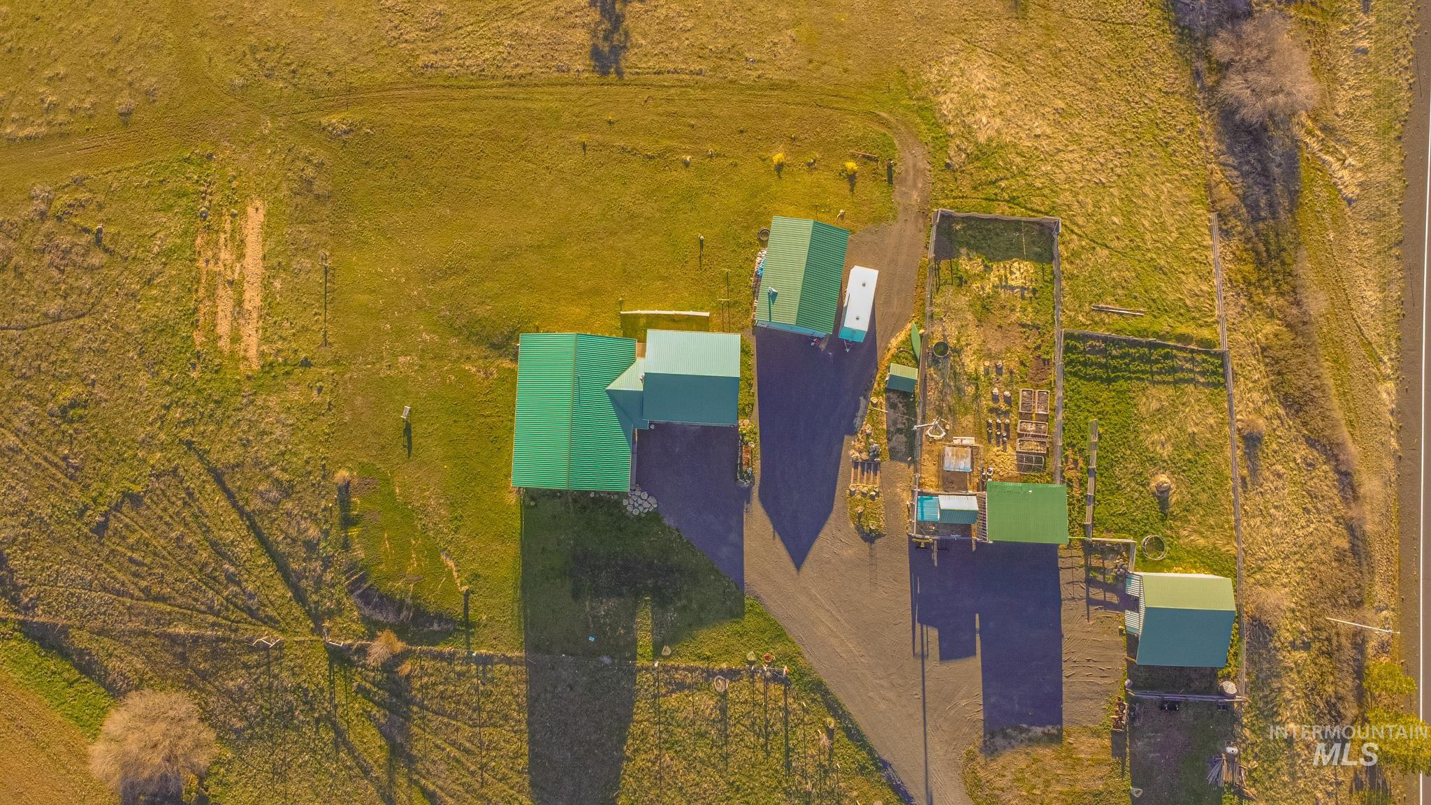 5404 Freeman Creek Rd, Lenore, Idaho 83541, 3 Bedrooms, 3 Bathrooms, Residential For Sale, Price $939,000, 98981990