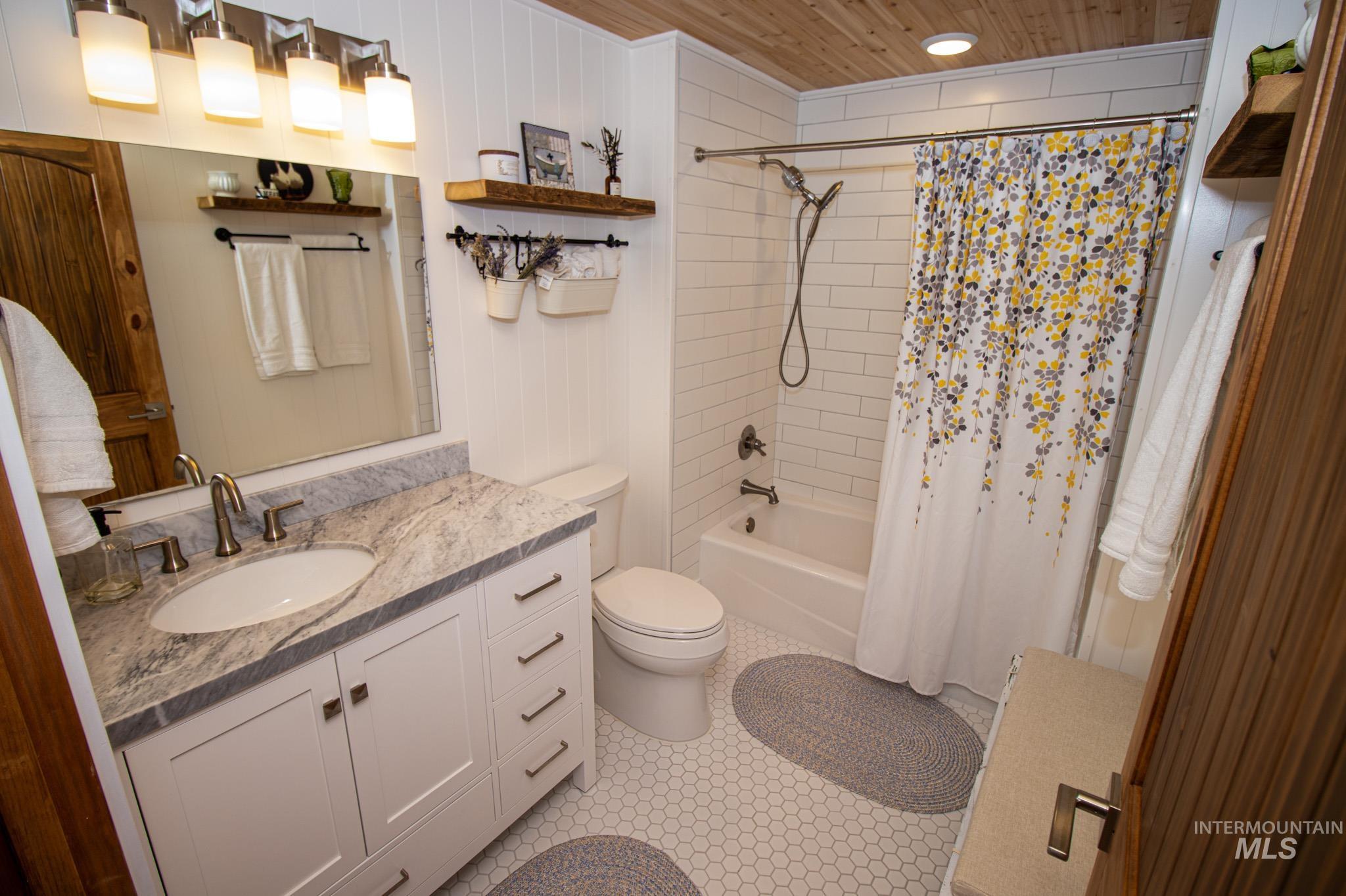 5404 Freeman Creek Rd, Lenore, Idaho 83541, 3 Bedrooms, 3 Bathrooms, Residential For Sale, Price $949,000, 98981990