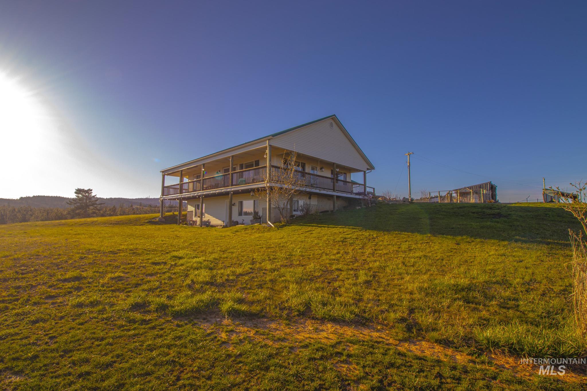 5404 Freeman Creek Rd, Lenore, Idaho 83541, 3 Bedrooms, 3 Bathrooms, Residential For Sale, Price $939,000, 98981990