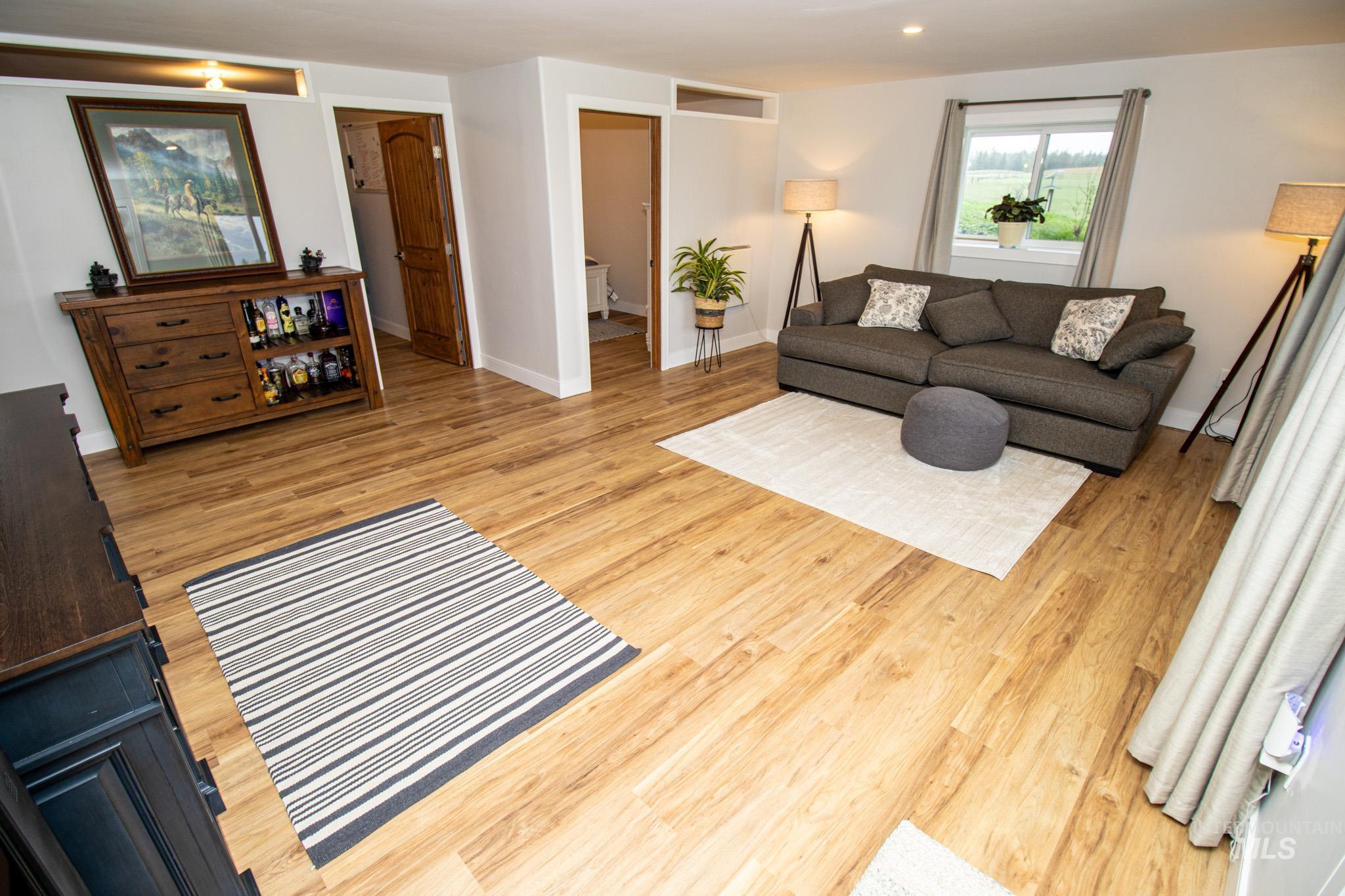 5404 Freeman Creek Rd, Lenore, Idaho 83541, 3 Bedrooms, 3 Bathrooms, Residential For Sale, Price $949,000, 98981990