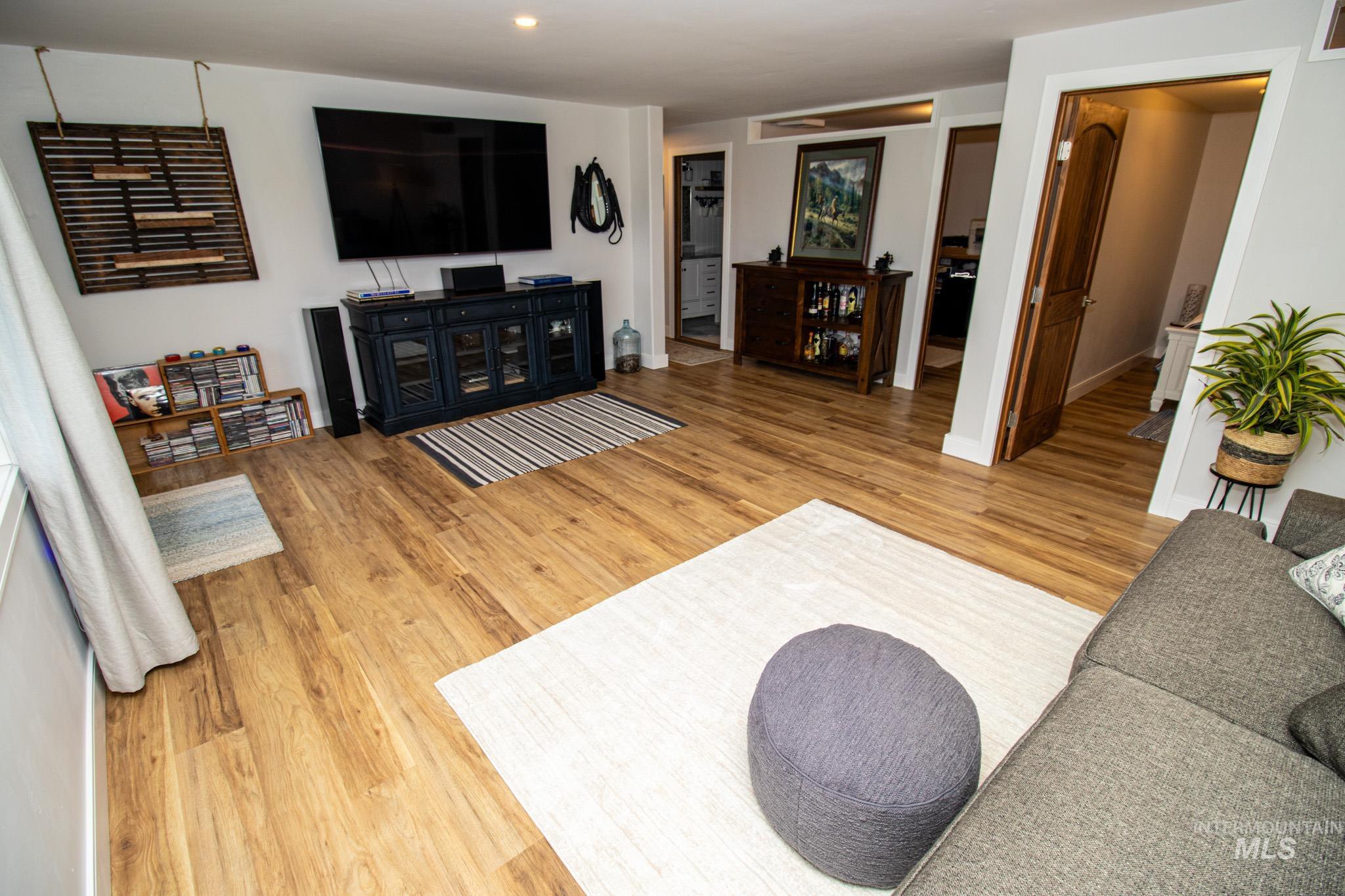 5404 Freeman Creek Rd, Lenore, Idaho 83541, 3 Bedrooms, 3 Bathrooms, Residential For Sale, Price $949,000, 98981990