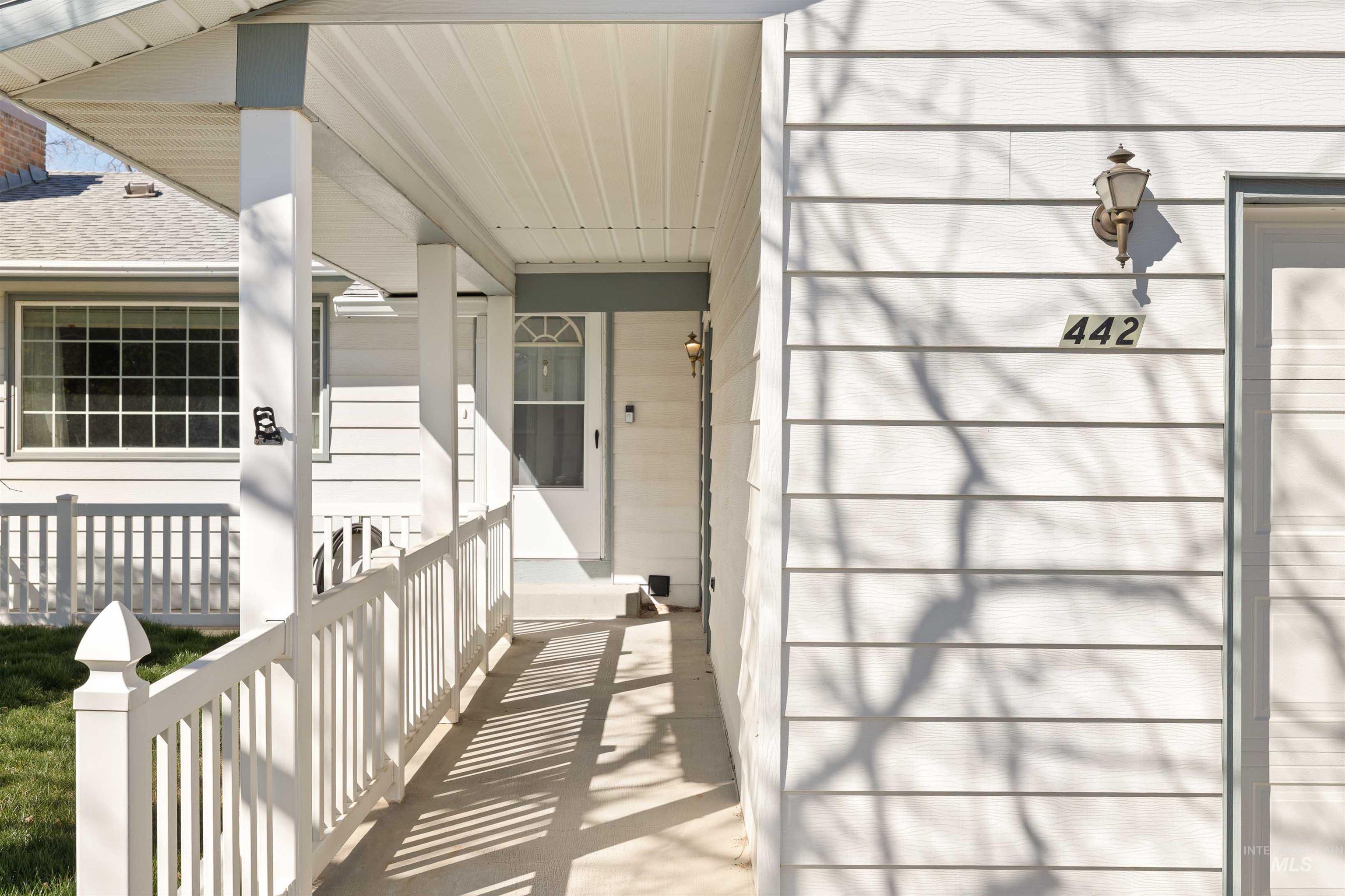 442 Crestview Drive, Twin Falls, Idaho 83301, 3 Bedrooms, 3 Bathrooms, Residential For Sale, Price $390,000, 98982004