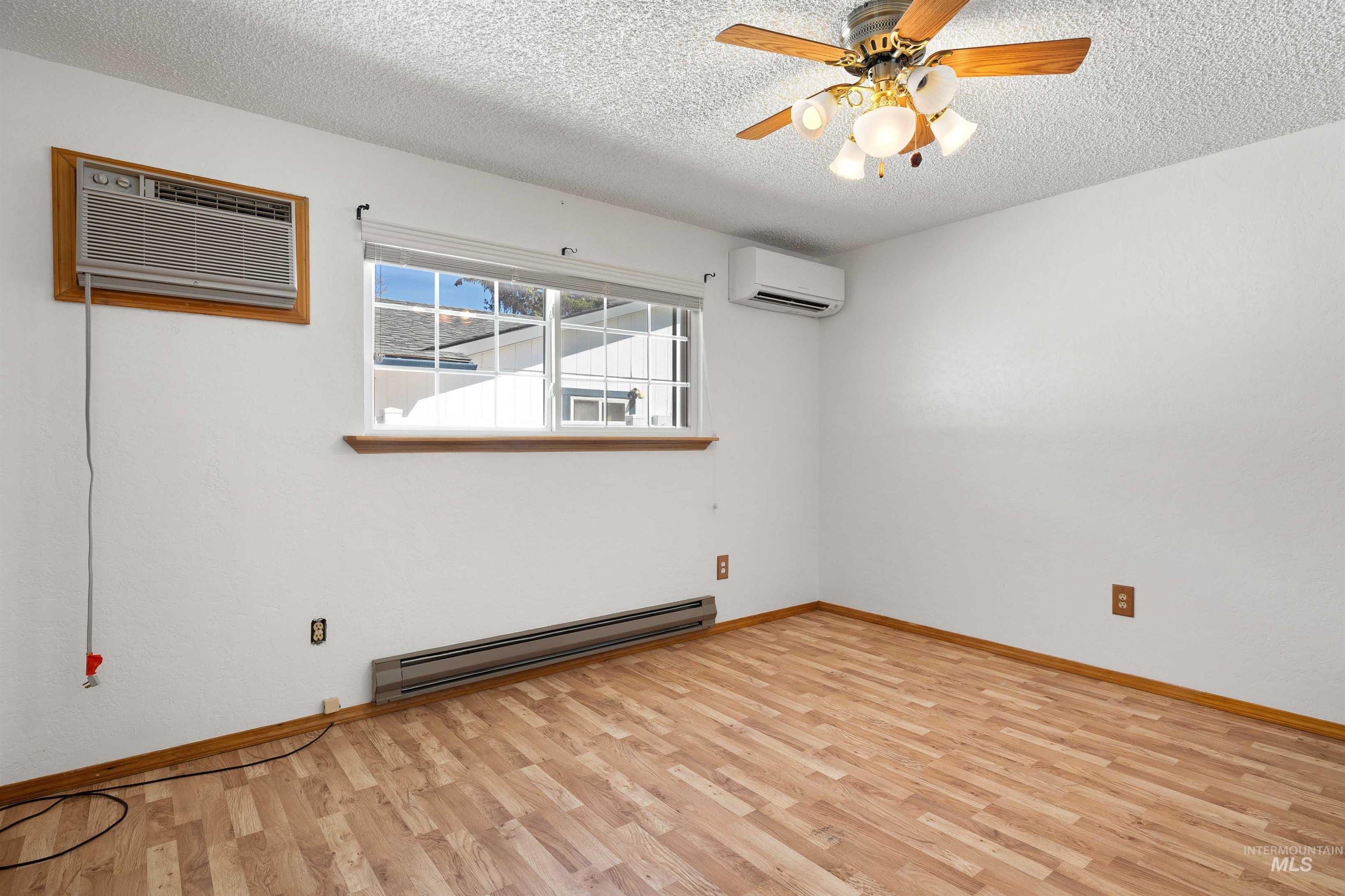 442 Crestview Drive, Twin Falls, Idaho 83301, 3 Bedrooms, 3 Bathrooms, Residential For Sale, Price $390,000, 98982004