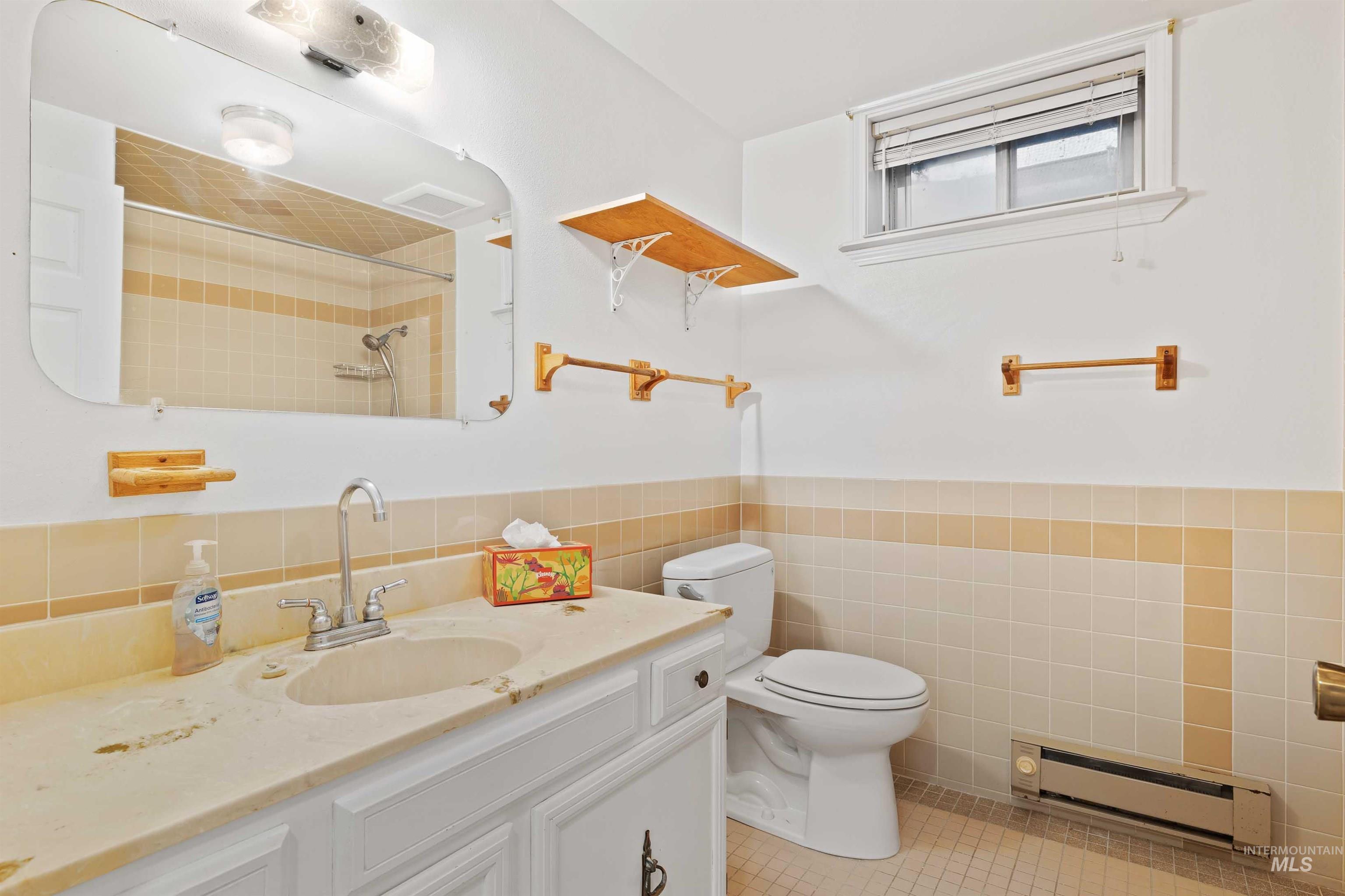 442 Crestview Drive, Twin Falls, Idaho 83301, 3 Bedrooms, 3 Bathrooms, Residential For Sale, Price $390,000, 98982004