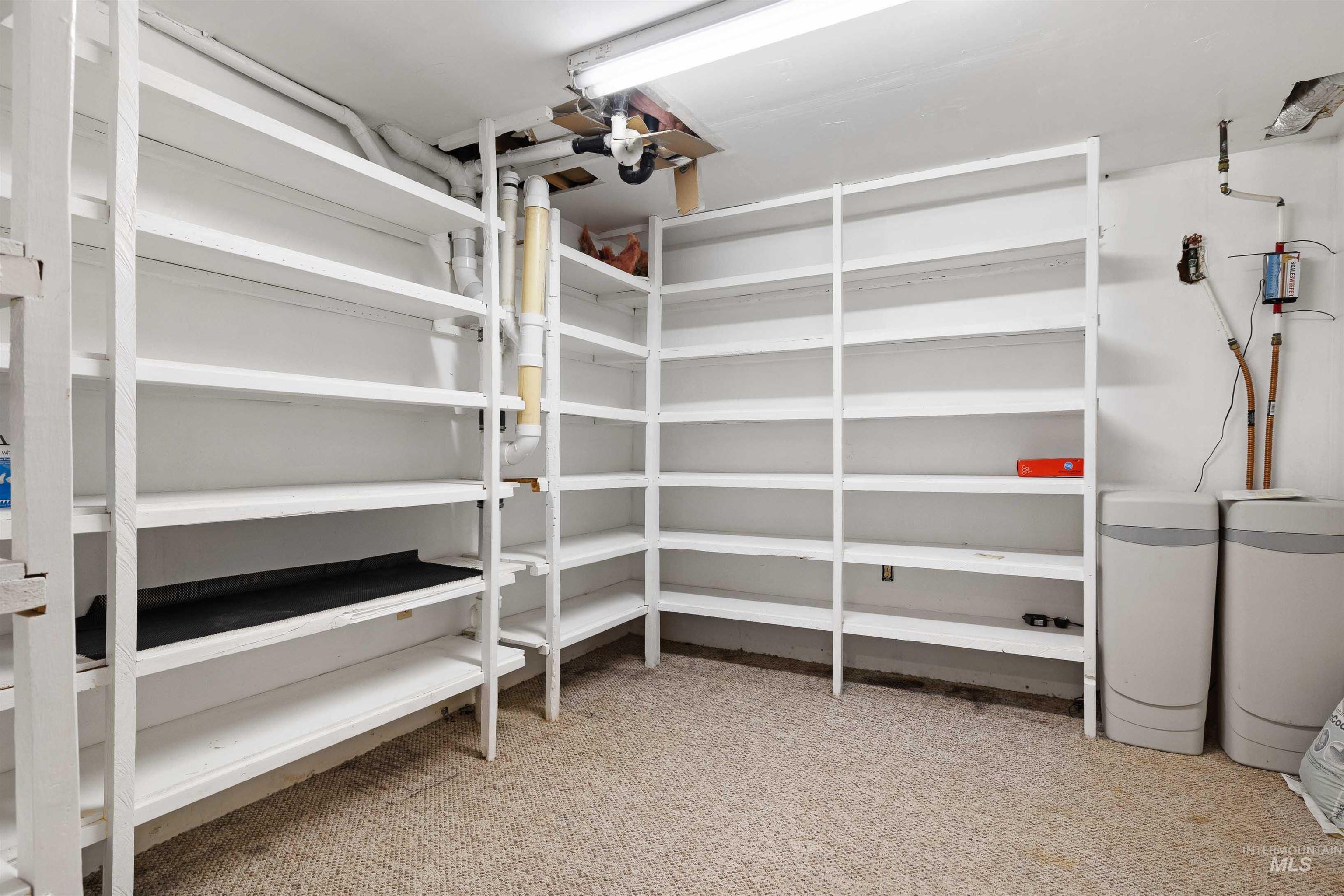 442 Crestview Drive, Twin Falls, Idaho 83301, 3 Bedrooms, 3 Bathrooms, Residential For Sale, Price $390,000, 98982004