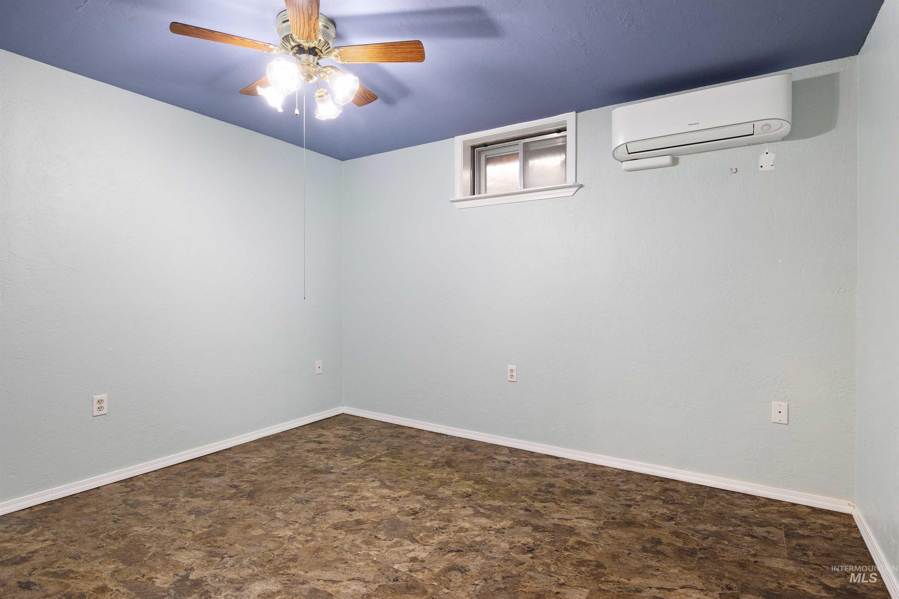 442 Crestview Drive, Twin Falls, Idaho 83301, 3 Bedrooms, 3 Bathrooms, Residential For Sale, Price $390,000, 98982004