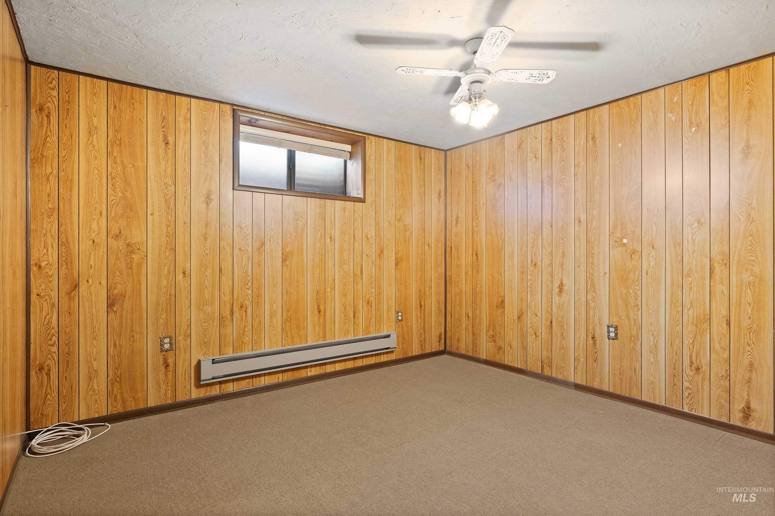 442 Crestview Drive, Twin Falls, Idaho 83301, 3 Bedrooms, 3 Bathrooms, Residential For Sale, Price $390,000, 98982004