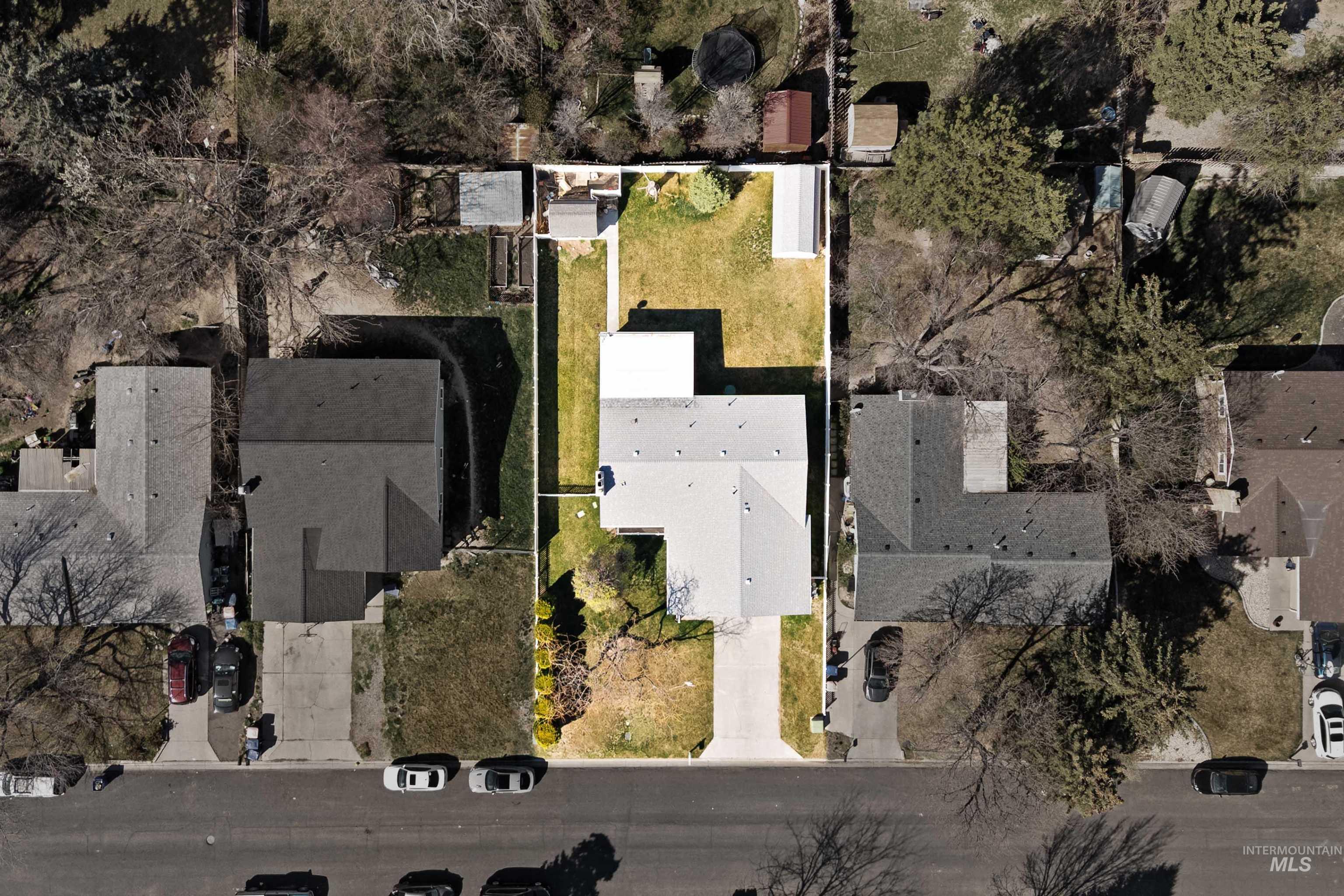 442 Crestview Drive, Twin Falls, Idaho 83301, 3 Bedrooms, 3 Bathrooms, Residential For Sale, Price $390,000, 98982004