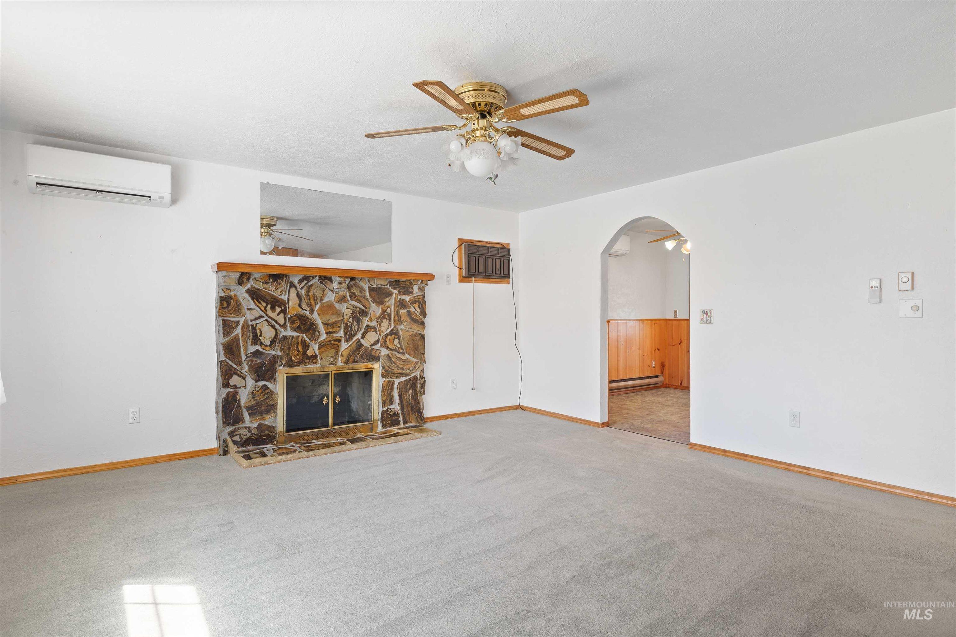 442 Crestview Drive, Twin Falls, Idaho 83301, 3 Bedrooms, 3 Bathrooms, Residential For Sale, Price $390,000, 98982004