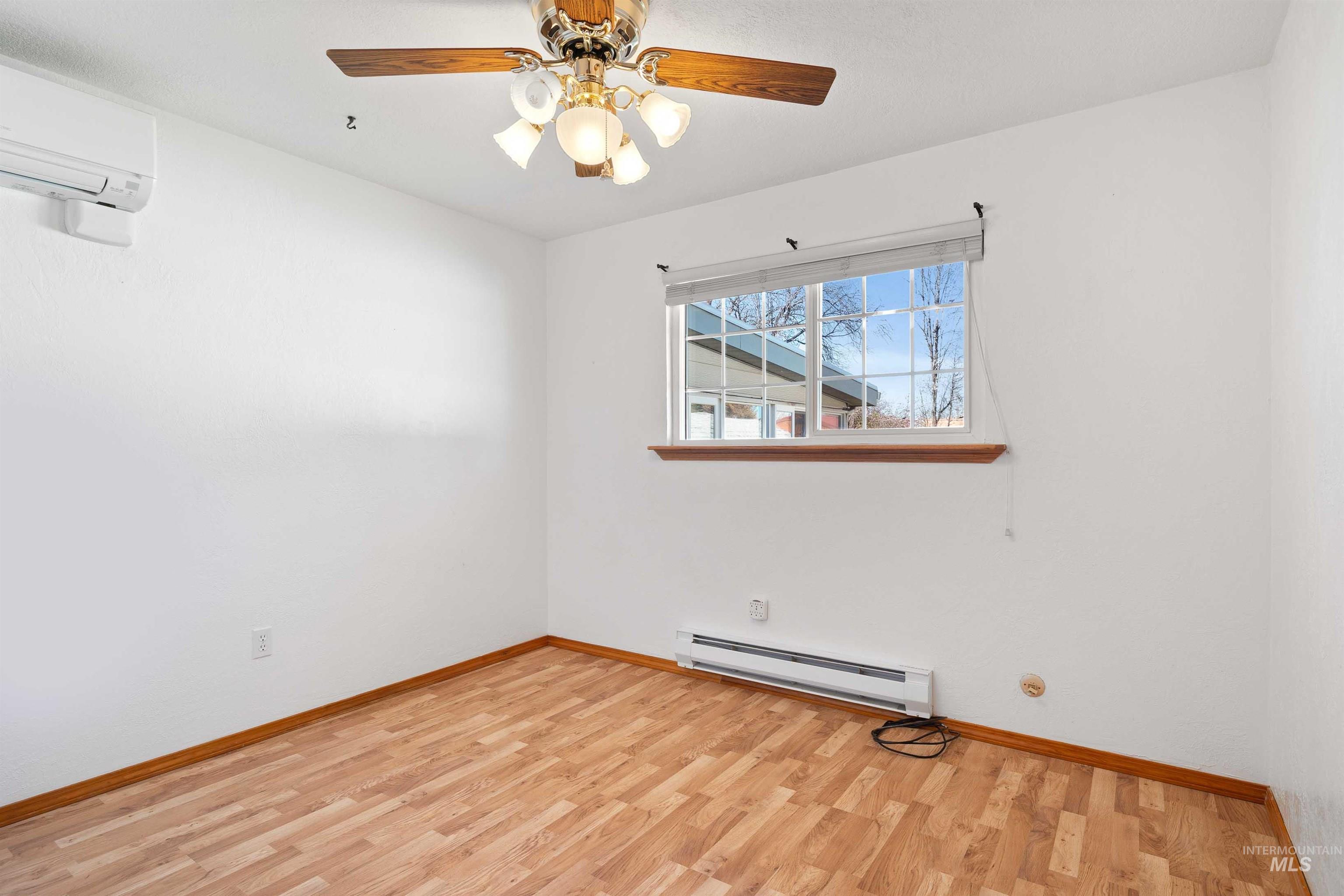 442 Crestview Drive, Twin Falls, Idaho 83301, 3 Bedrooms, 3 Bathrooms, Residential For Sale, Price $390,000, 98982004