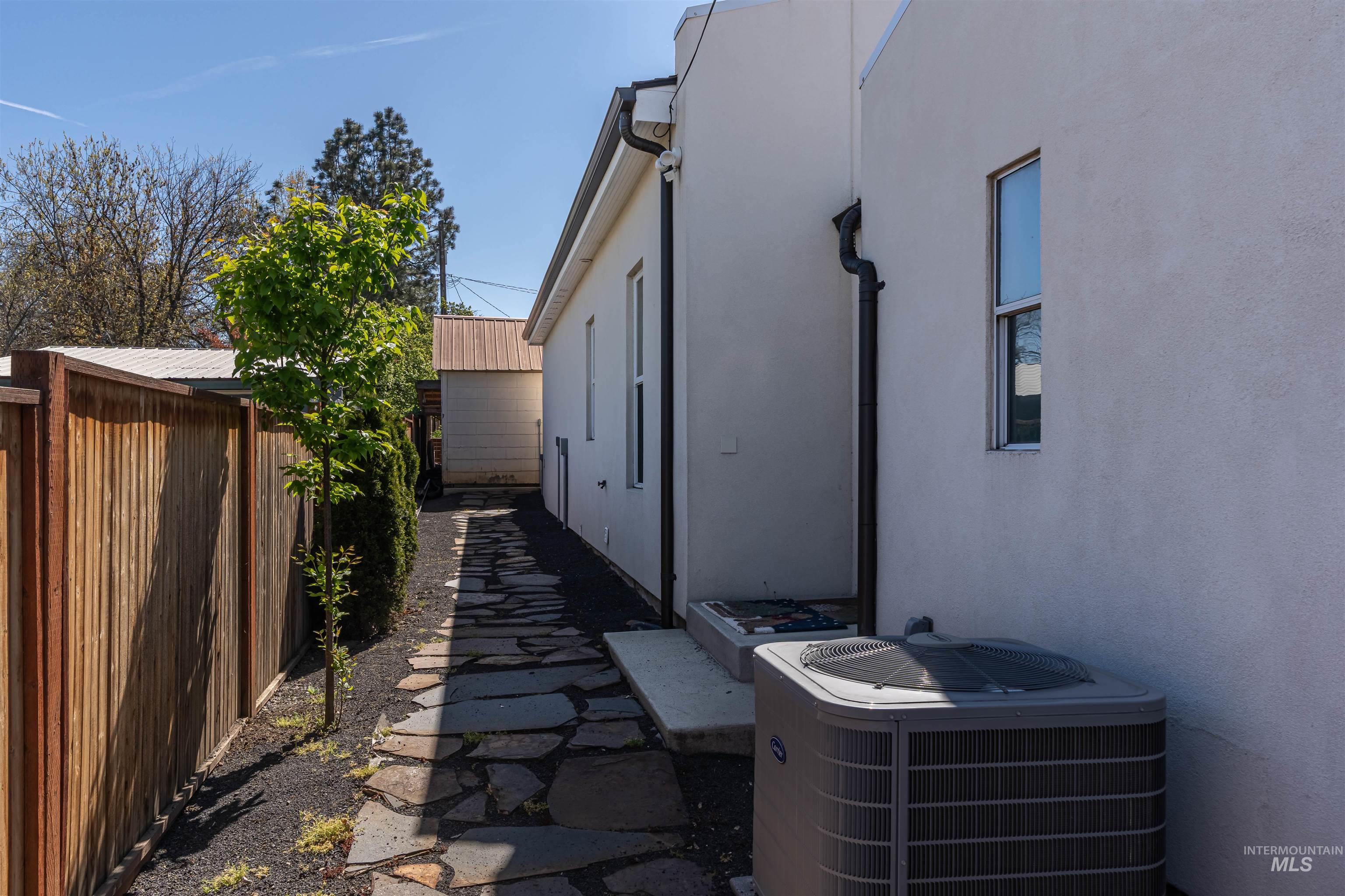 1273 Libby St., Clarkston, Washington 99403, 3 Bedrooms, 2 Bathrooms, Residential For Sale, Price $477,000, 98982010