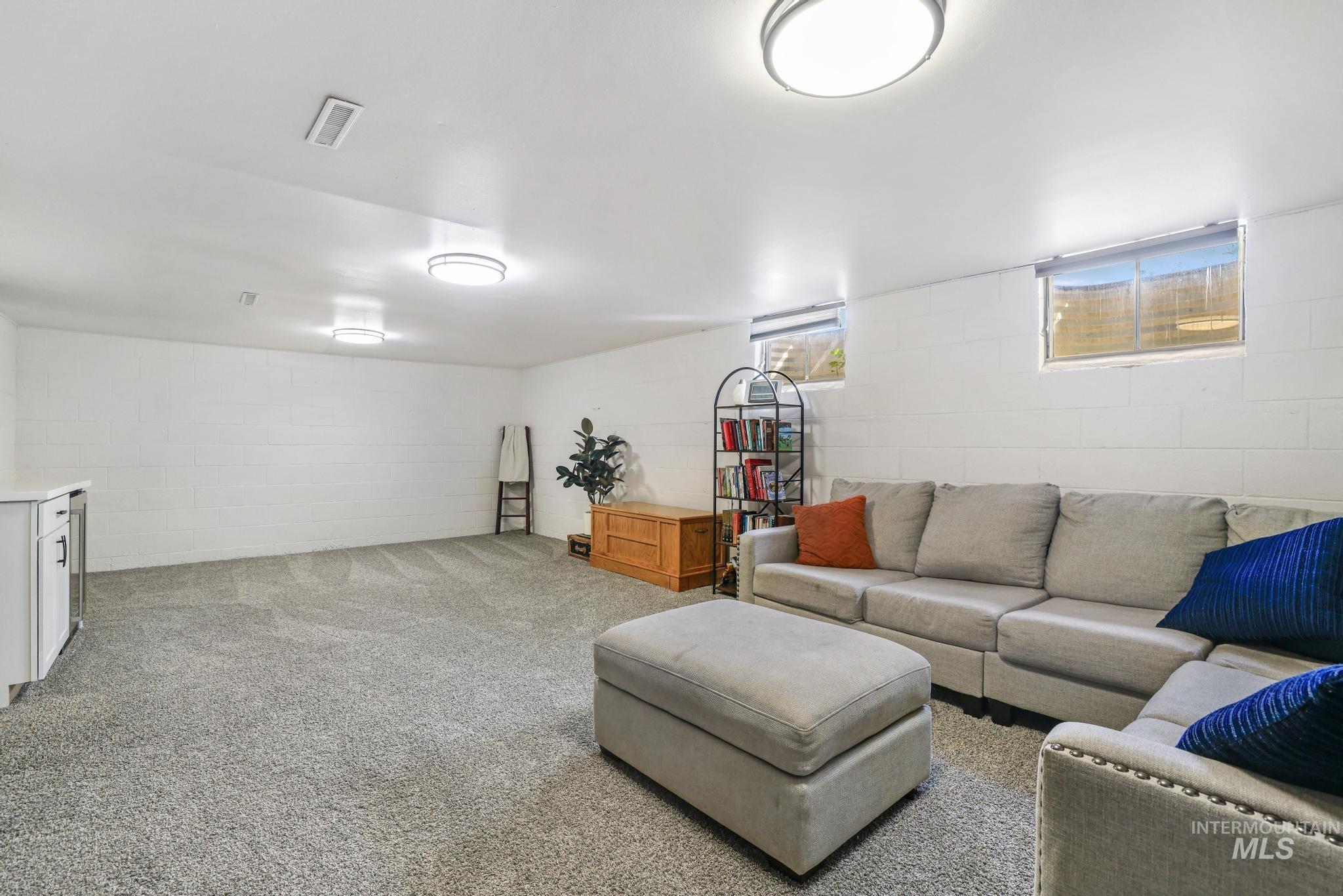 1233 Alder Dr., Twin Falls, Idaho 83301, 4 Bedrooms, 1.5 Bathrooms, Residential For Sale, Price $370,000, 98982015