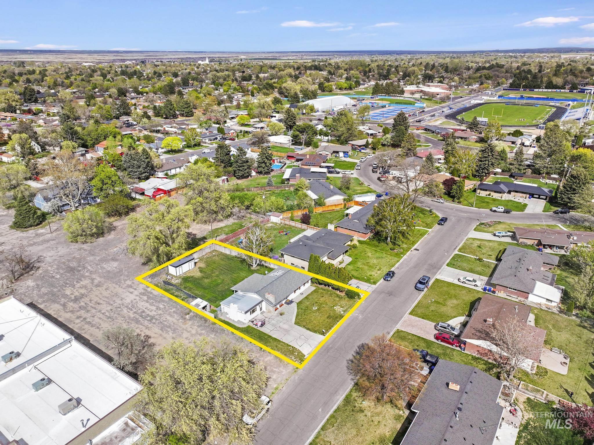 1233 Alder Dr., Twin Falls, Idaho 83301, 4 Bedrooms, 1.5 Bathrooms, Residential For Sale, Price $370,000, 98982015