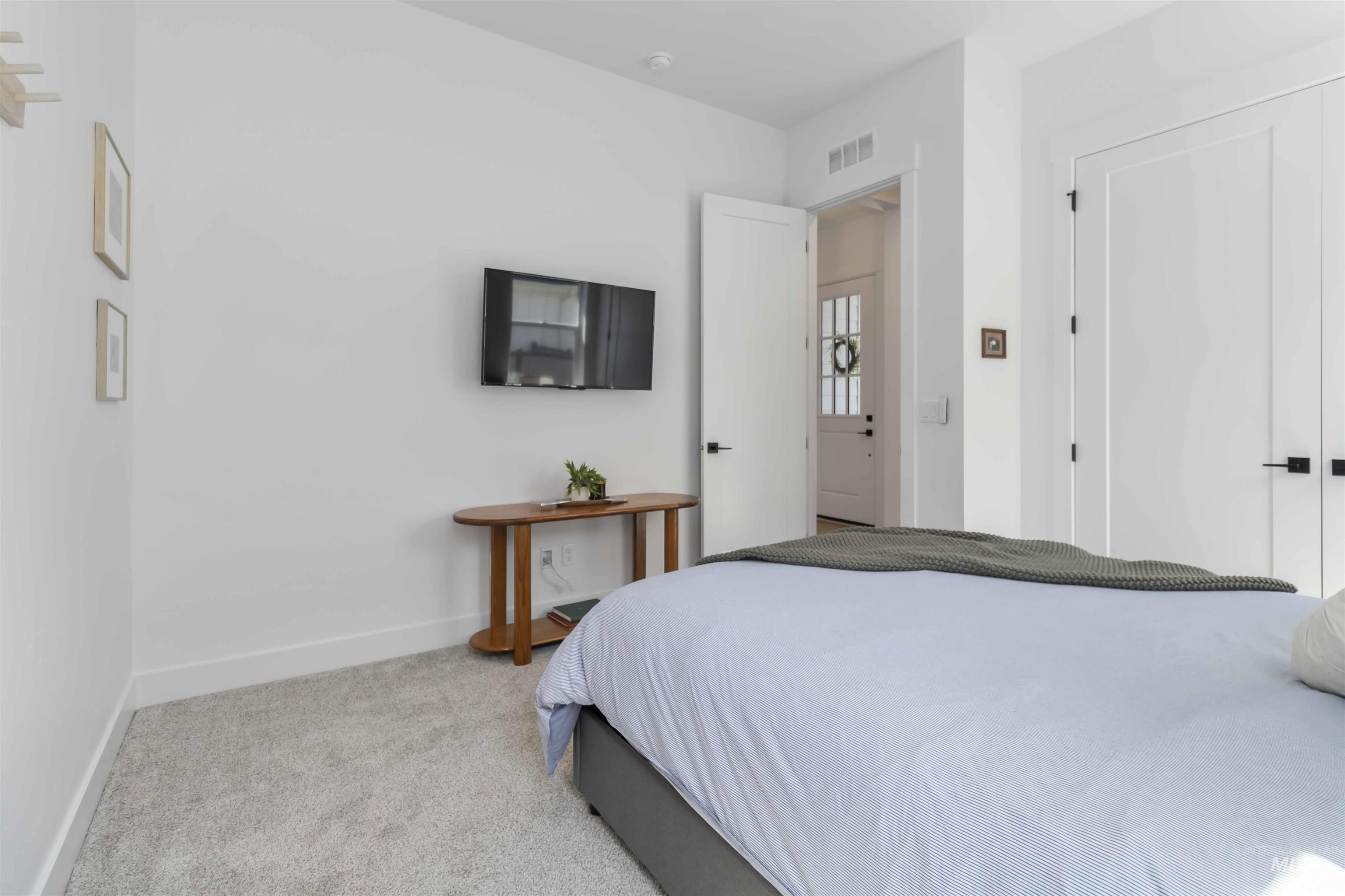 125 S Eagles Roost Way, Eagle, Idaho 83616, 5 Bedrooms, 4.5 Bathrooms, Residential For Sale, Price $1,175,000, 98982025