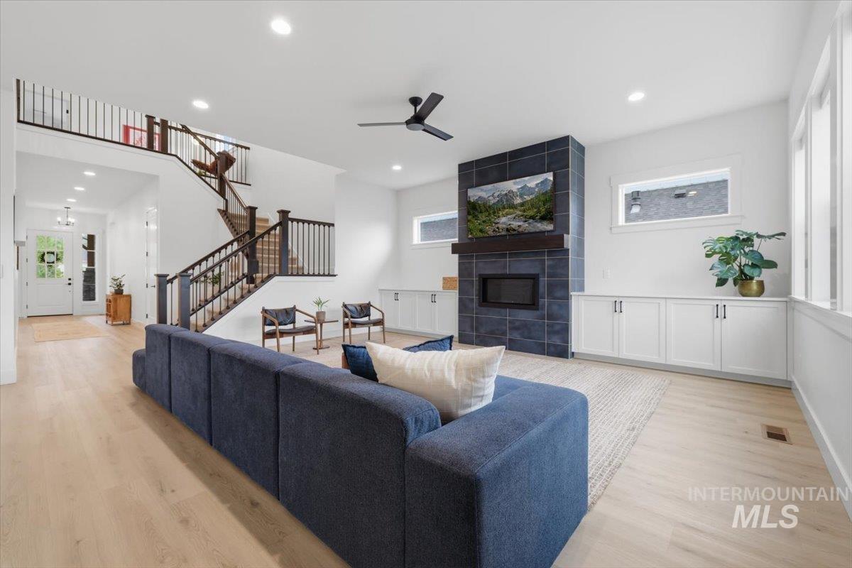 125 S Eagles Roost Way, Eagle, Idaho 83616, 4 Bedrooms, 4.5 Bathrooms, Residential For Sale, Price $1,129,990,MLS 98982025