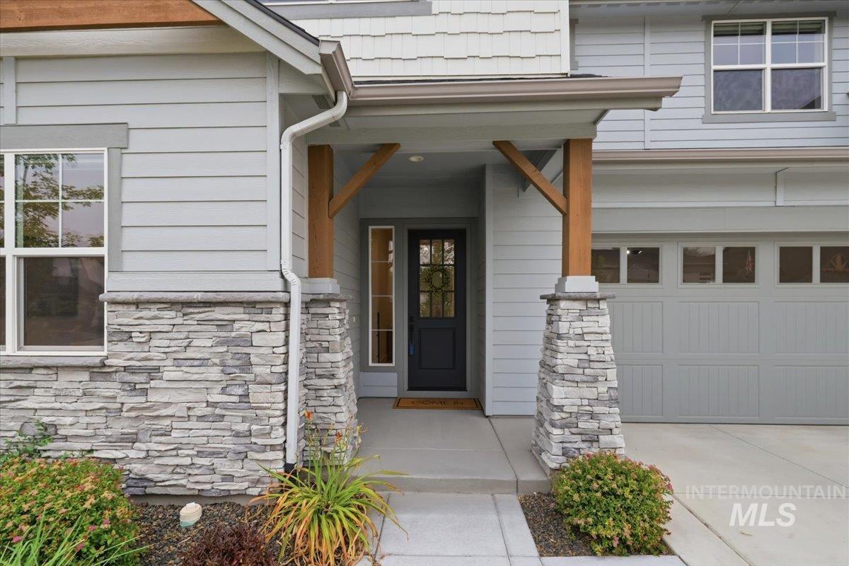 125 S Eagles Roost Way, Eagle, Idaho 83616, 4 Bedrooms, 4.5 Bathrooms, Residential For Sale, Price $1,099,990,MLS 98982025
