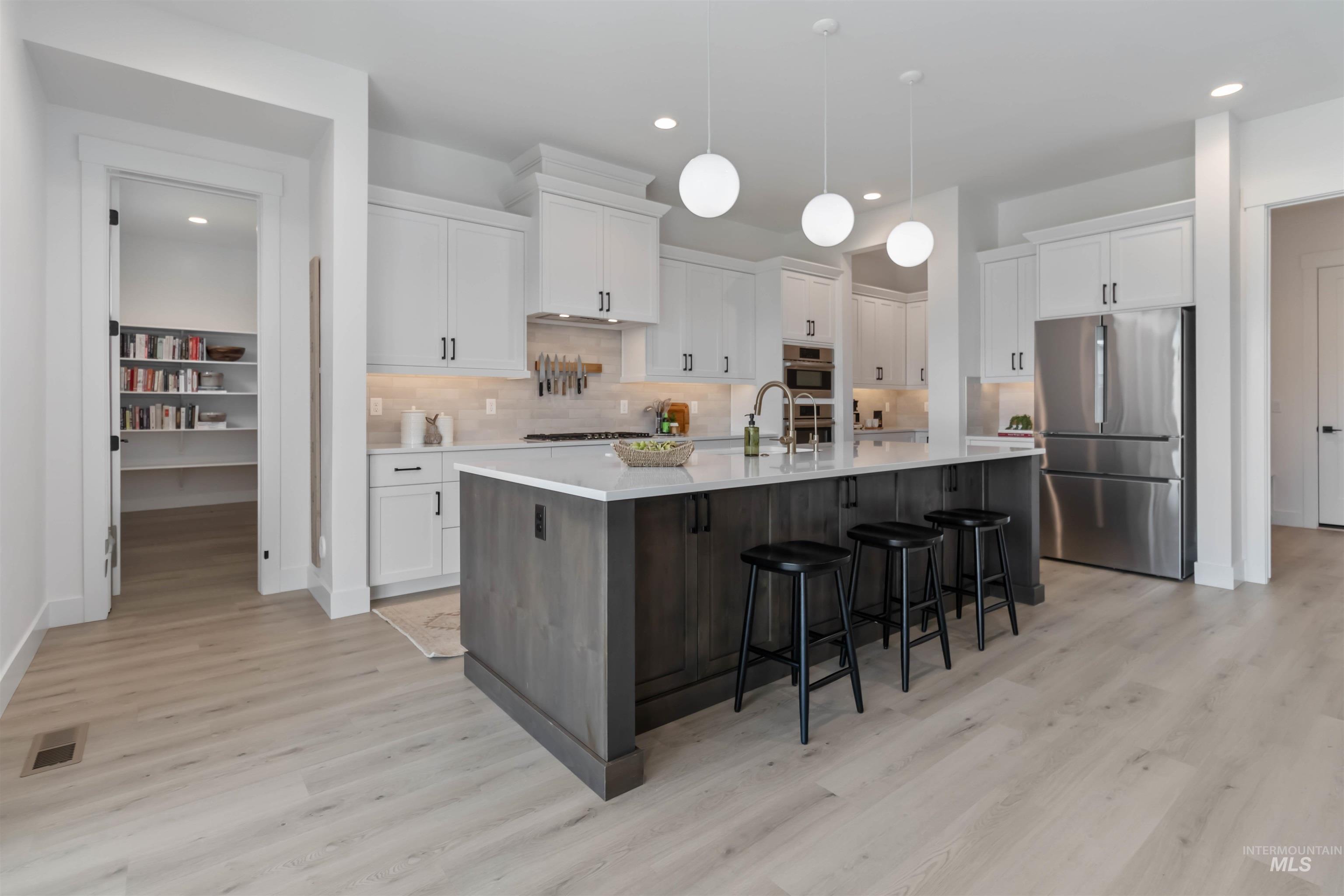 125 S Eagles Roost Way, Eagle, Idaho 83616, 5 Bedrooms, 4.5 Bathrooms, Residential For Sale, Price $1,175,000, 98982025