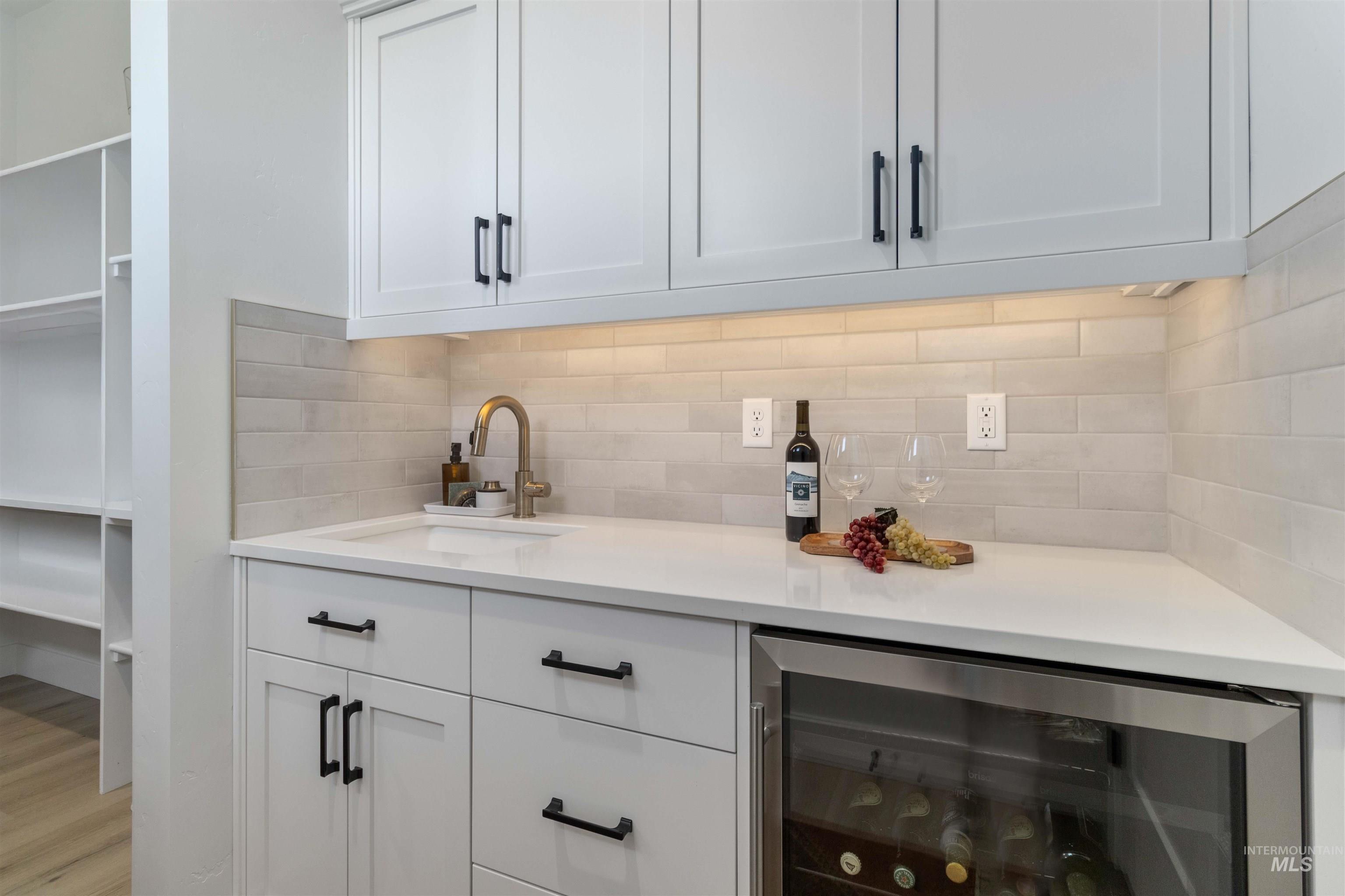 125 S Eagles Roost Way, Eagle, Idaho 83616, 5 Bedrooms, 4.5 Bathrooms, Residential For Sale, Price $1,175,000, 98982025