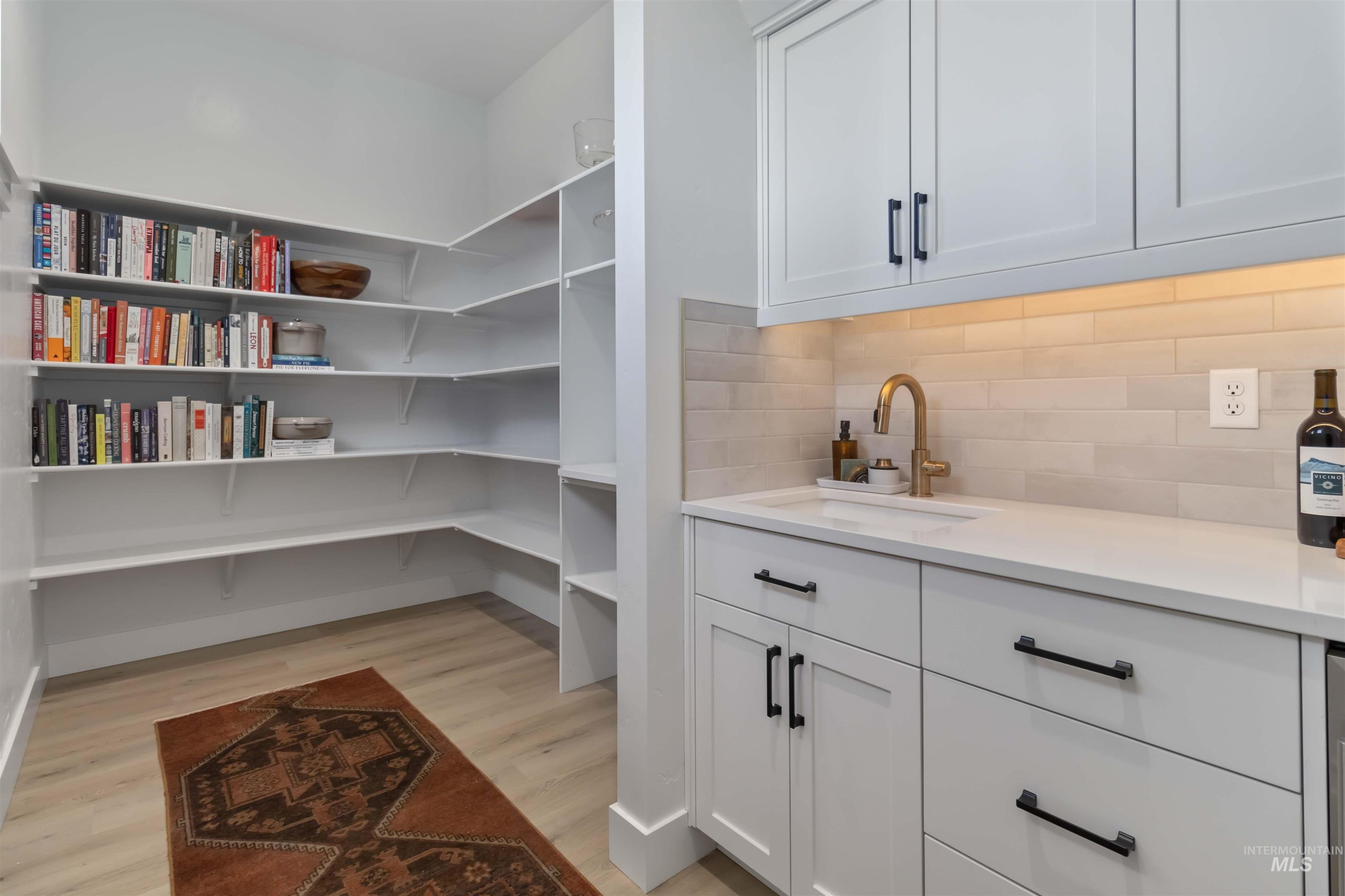 125 S Eagles Roost Way, Eagle, Idaho 83616, 5 Bedrooms, 4.5 Bathrooms, Residential For Sale, Price $1,175,000, 98982025