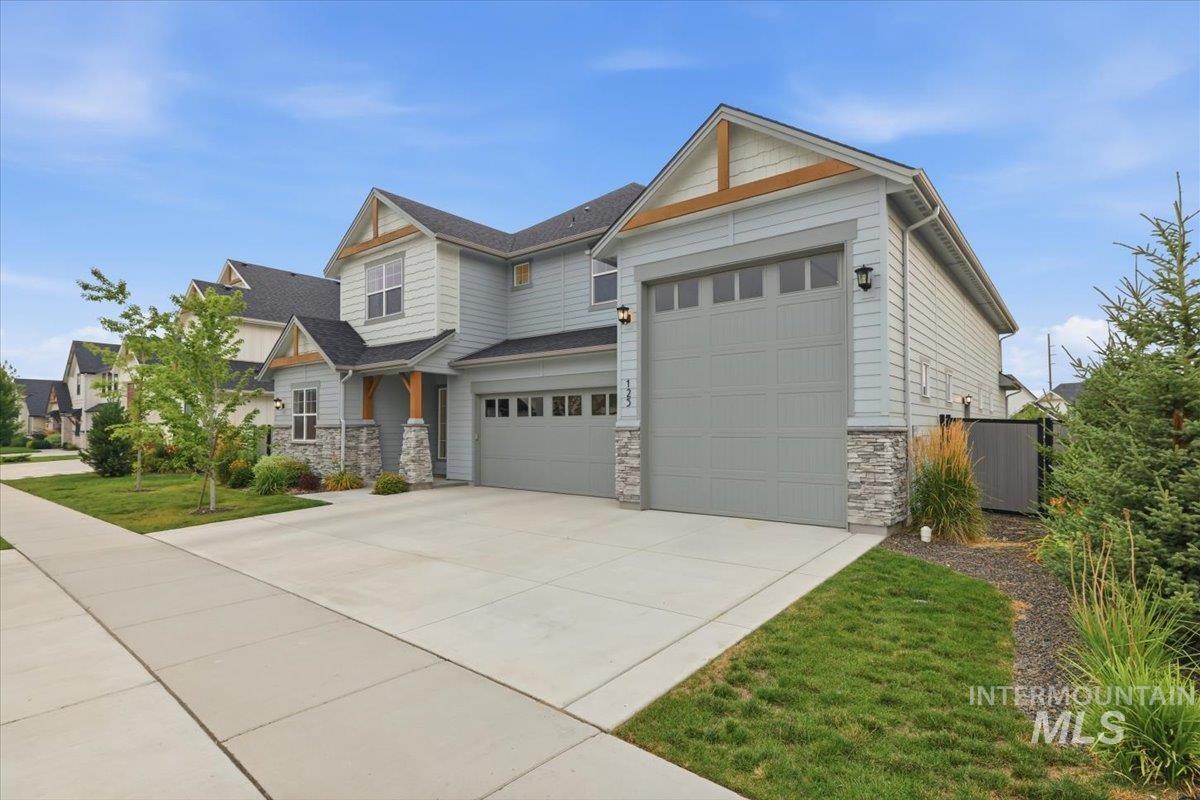 125 S Eagles Roost Way, Eagle, Idaho 83616, 4 Bedrooms, 4.5 Bathrooms, Residential For Sale, Price $1,129,990,MLS 98982025