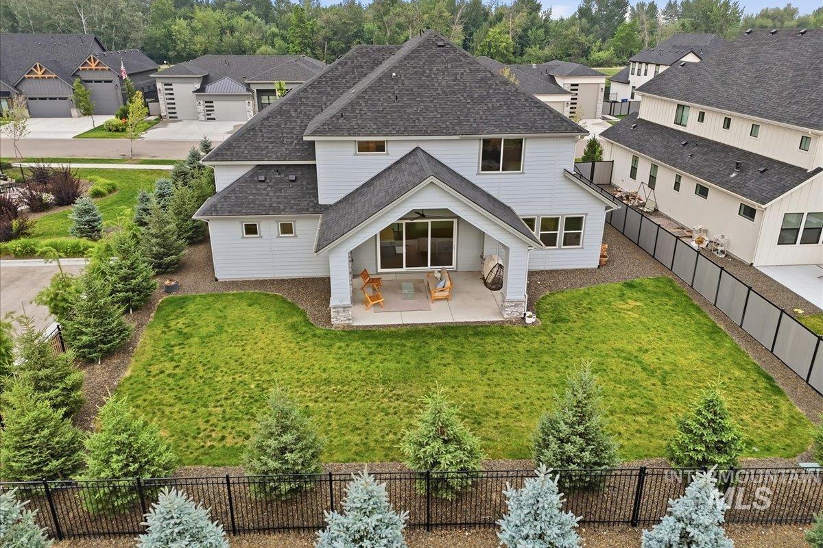 125 S Eagles Roost Way, Eagle, Idaho 83616, 4 Bedrooms, 4.5 Bathrooms, Residential For Sale, Price $1,099,990,MLS 98982025