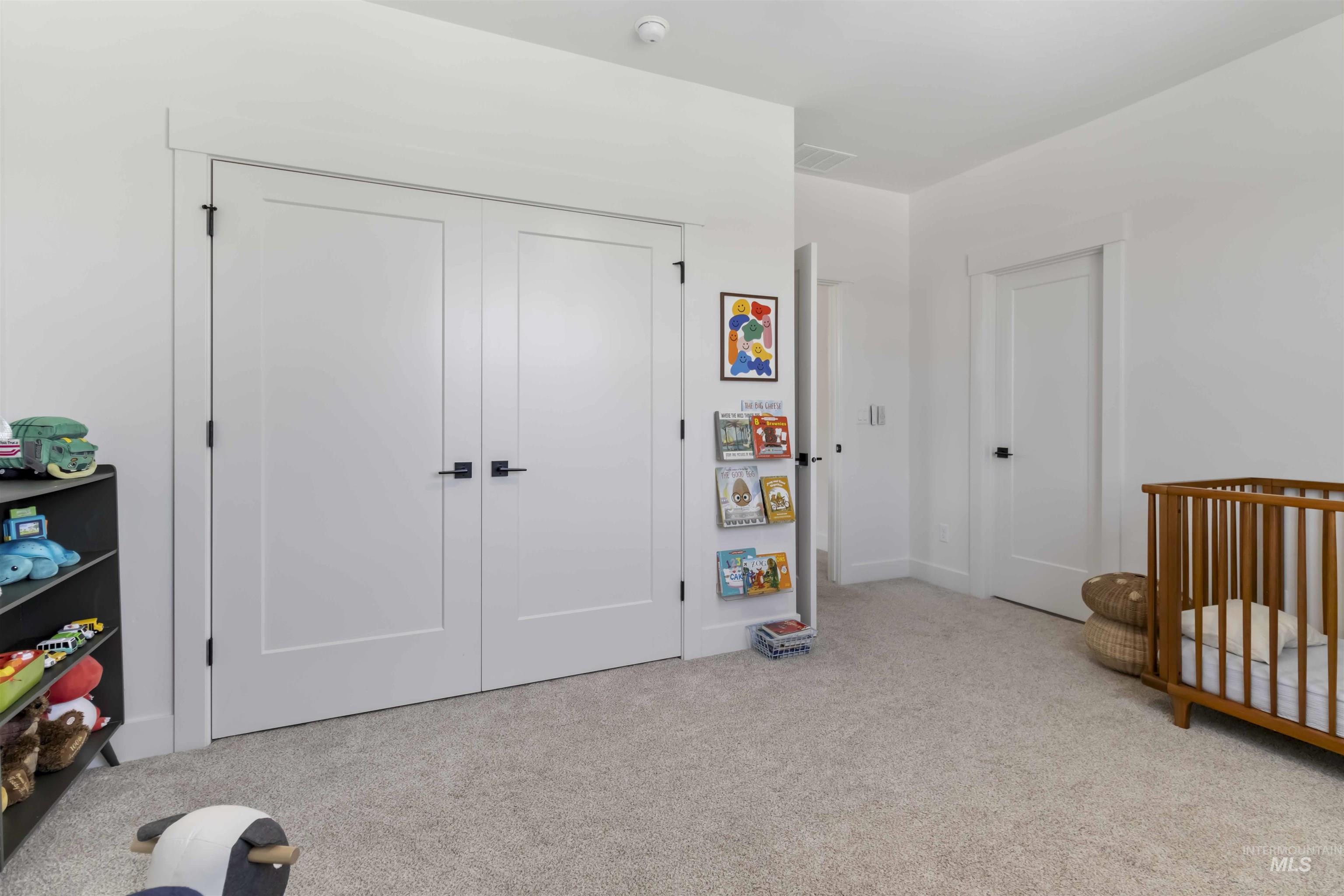 125 S Eagles Roost Way, Eagle, Idaho 83616, 5 Bedrooms, 4.5 Bathrooms, Residential For Sale, Price $1,175,000, 98982025