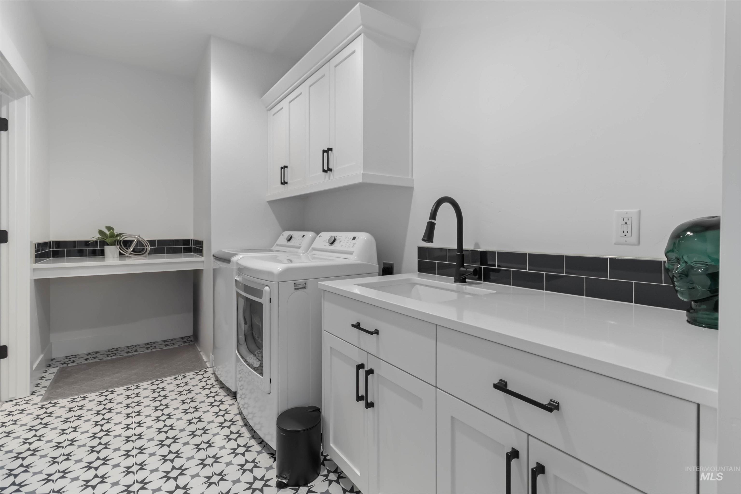 125 S Eagles Roost Way, Eagle, Idaho 83616, 5 Bedrooms, 4.5 Bathrooms, Residential For Sale, Price $1,175,000, 98982025