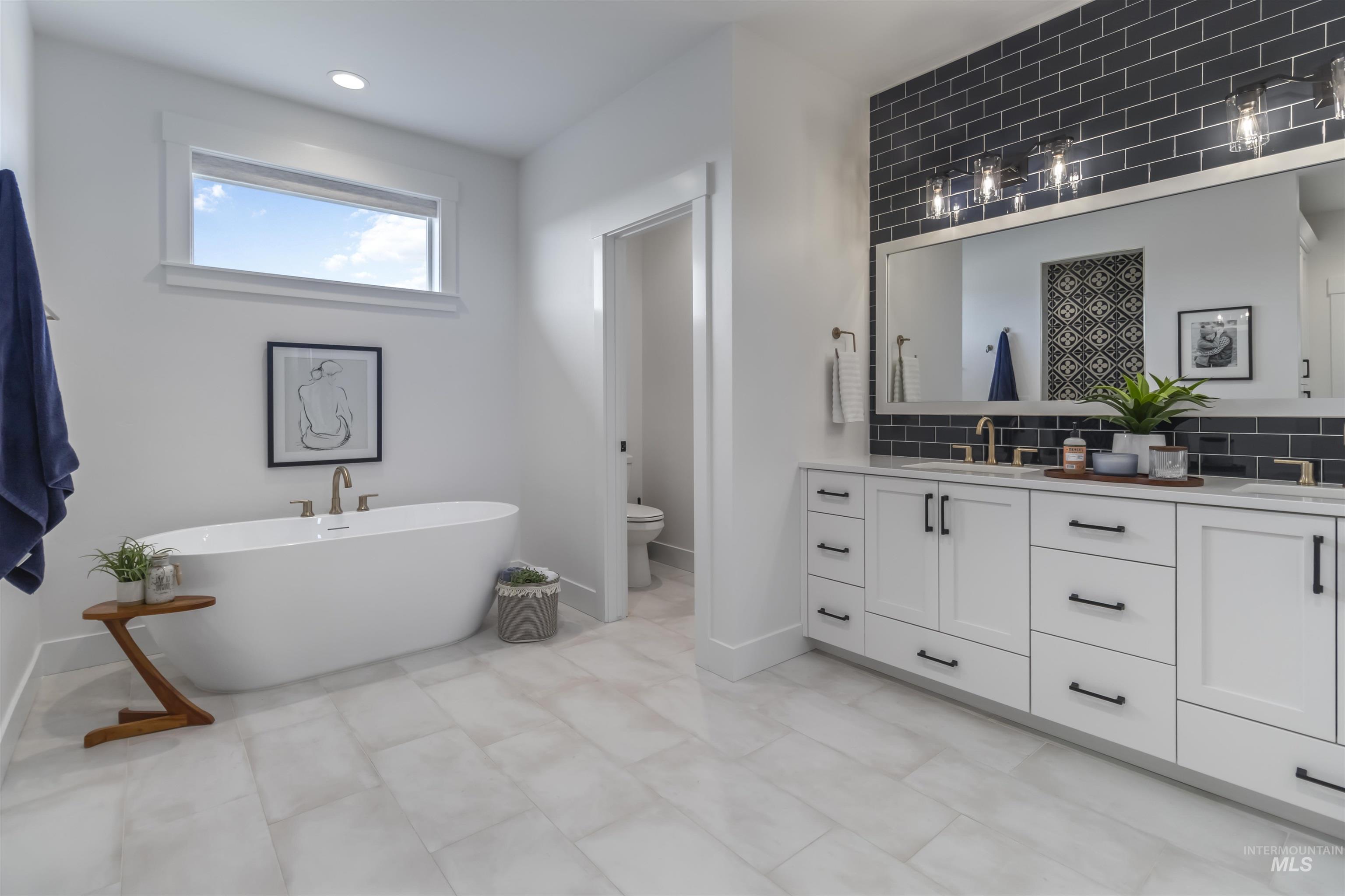 125 S Eagles Roost Way, Eagle, Idaho 83616, 5 Bedrooms, 4.5 Bathrooms, Residential For Sale, Price $1,175,000, 98982025