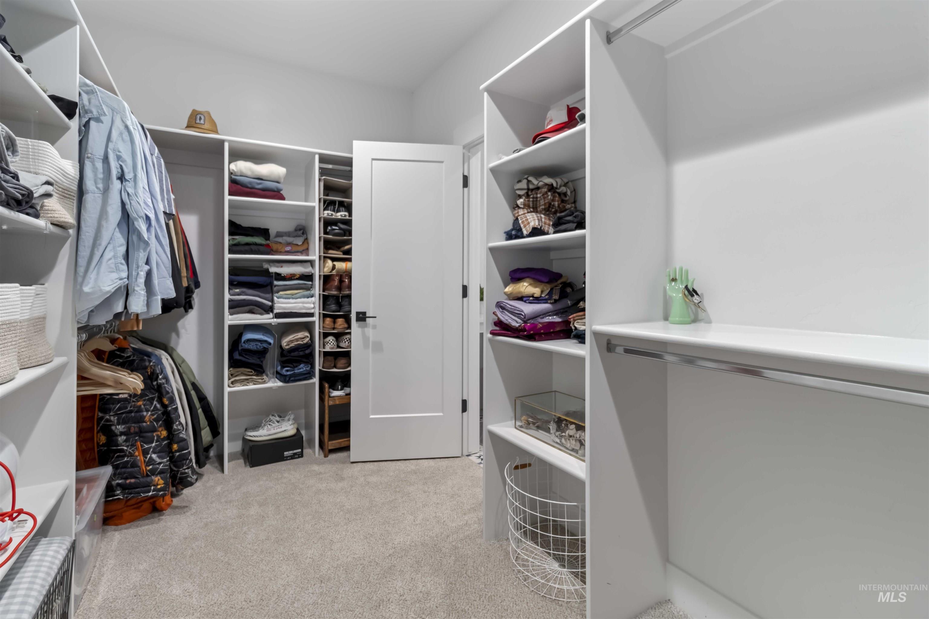 125 S Eagles Roost Way, Eagle, Idaho 83616, 5 Bedrooms, 4.5 Bathrooms, Residential For Sale, Price $1,175,000, 98982025