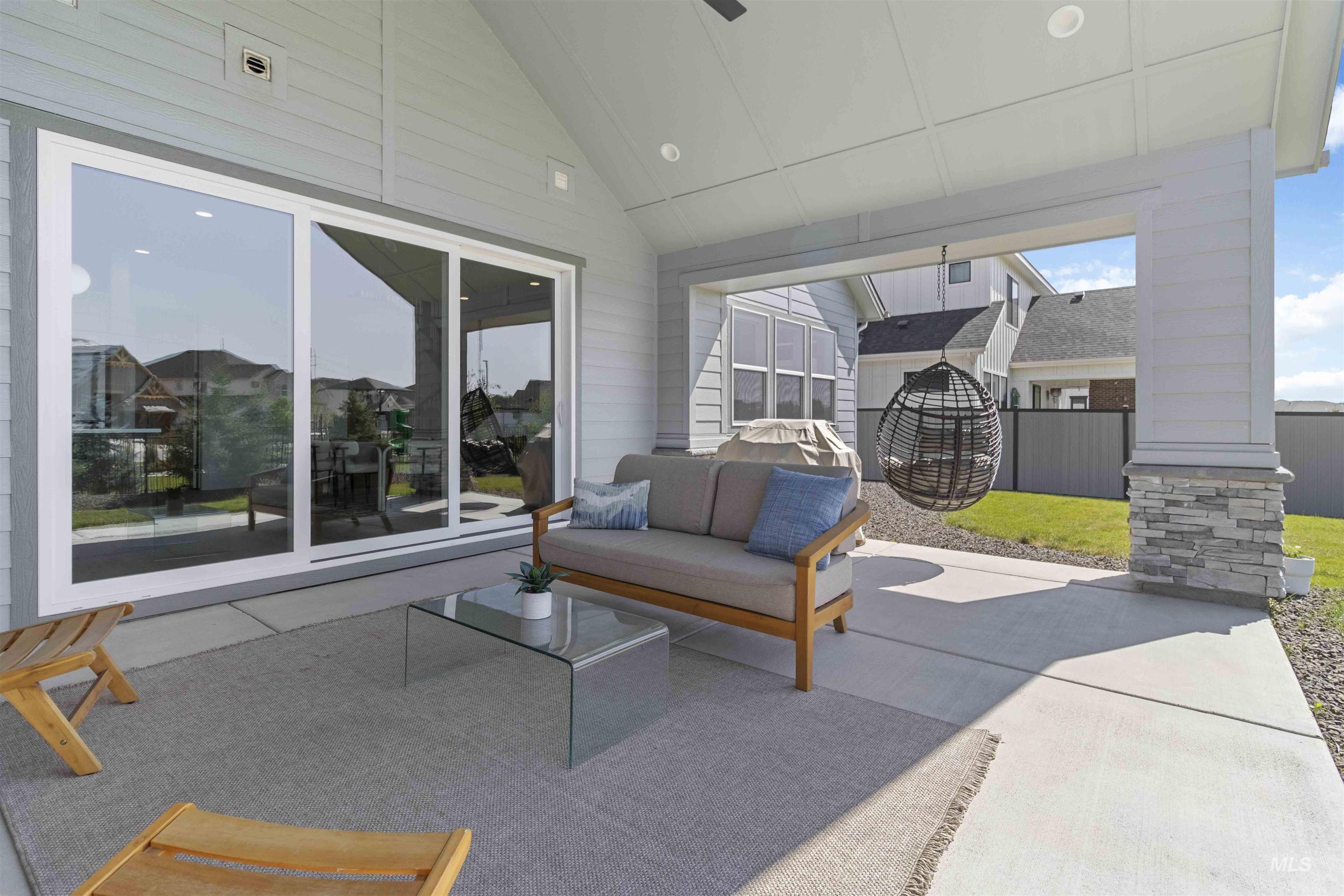 125 S Eagles Roost Way, Eagle, Idaho 83616, 5 Bedrooms, 4.5 Bathrooms, Residential For Sale, Price $1,175,000, 98982025