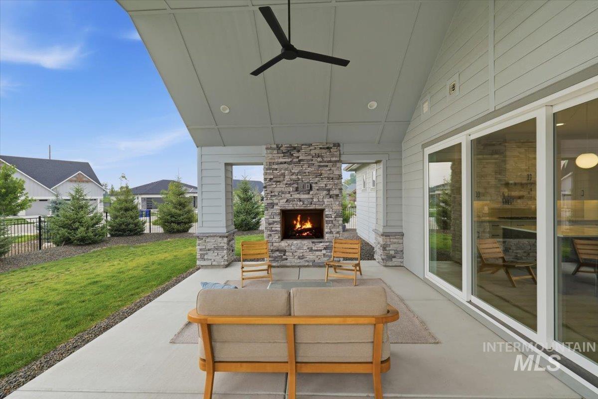 125 S Eagles Roost Way, Eagle, Idaho 83616, 4 Bedrooms, 4.5 Bathrooms, Residential For Sale, Price $1,129,990,MLS 98982025