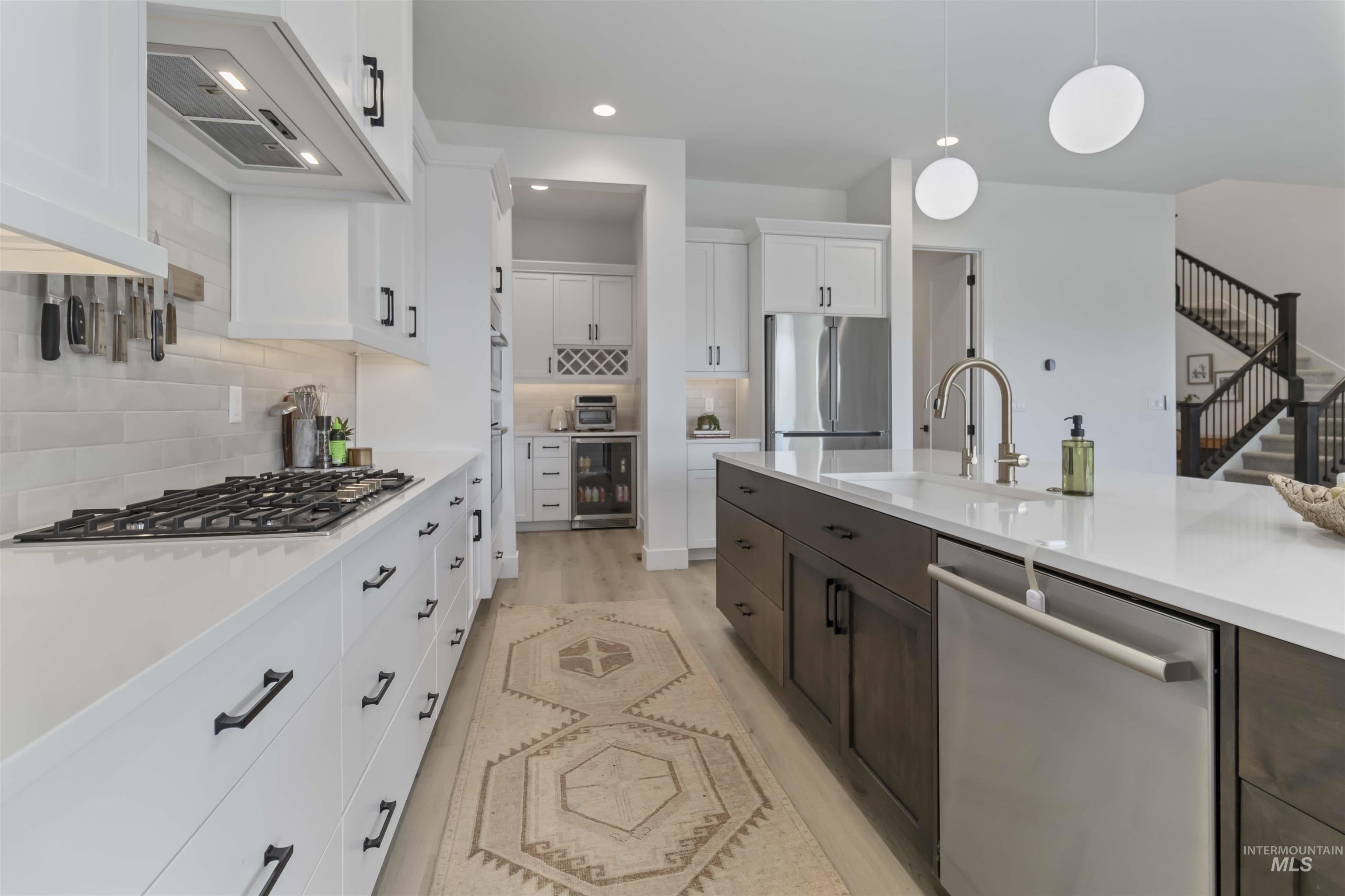 125 S Eagles Roost Way, Eagle, Idaho 83616, 5 Bedrooms, 4.5 Bathrooms, Residential For Sale, Price $1,175,000, 98982025